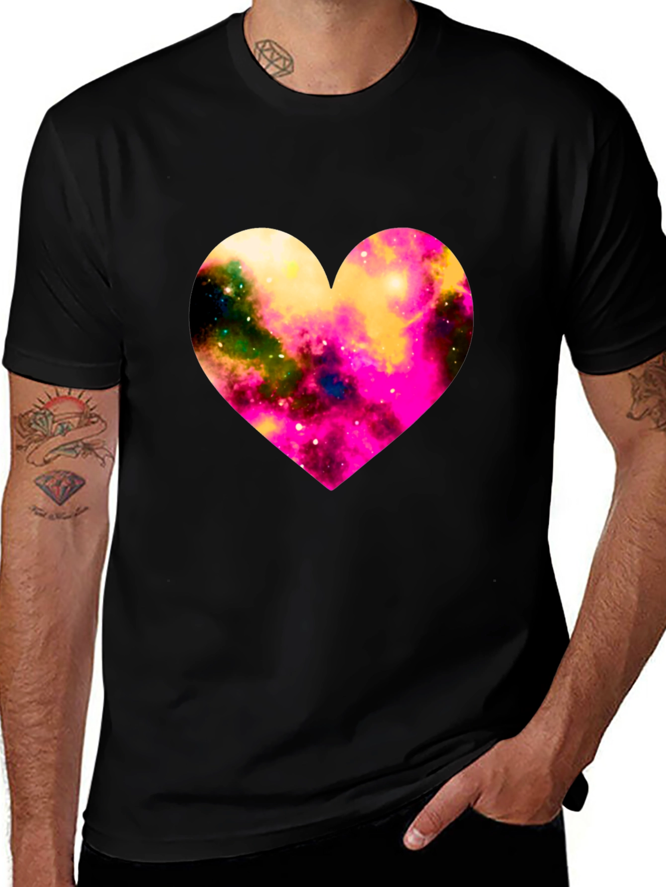 Camiseta Negra con Corazón de Galaxia