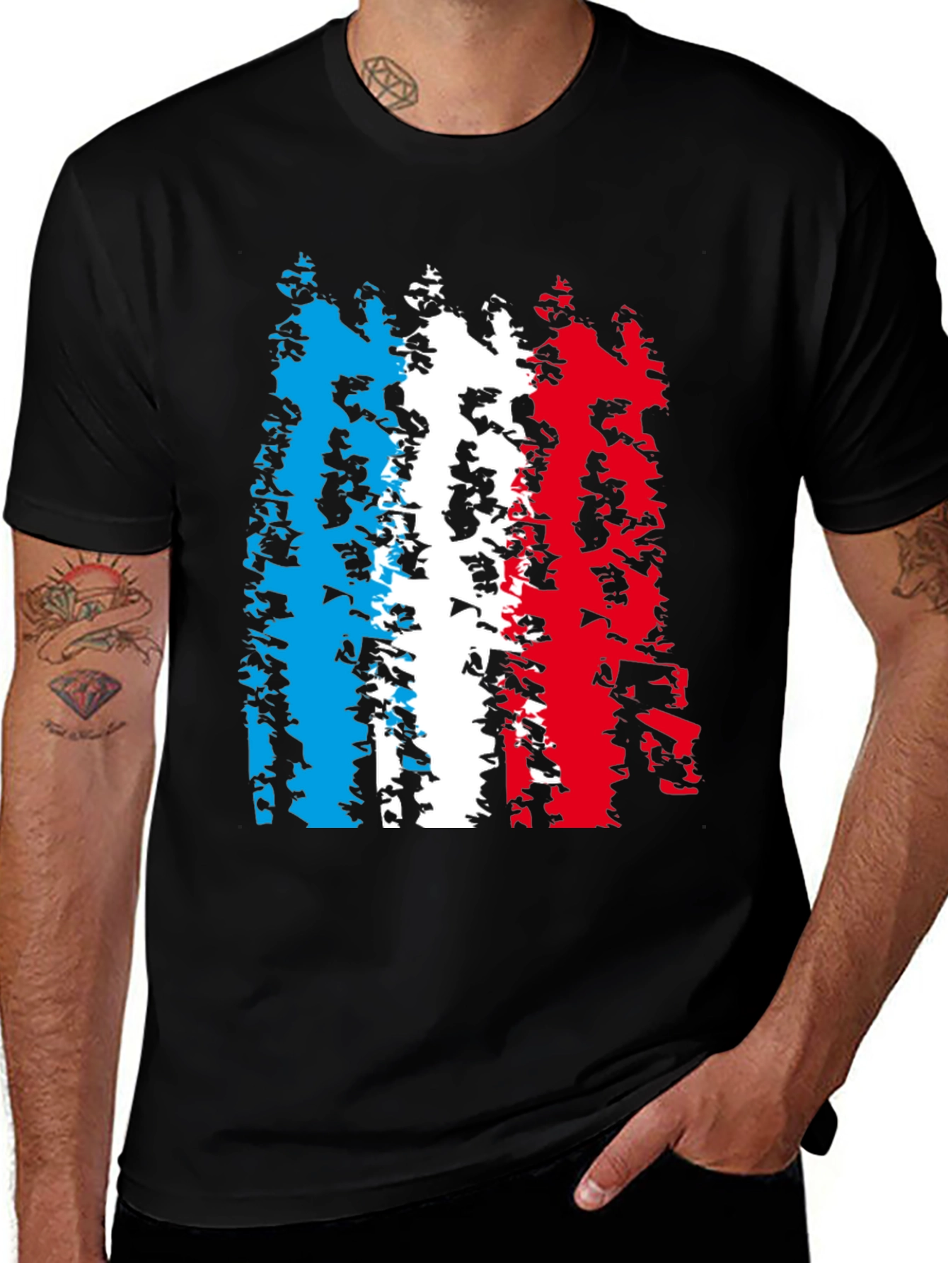 Camiseta Negra con Diseño Abstracto de la Bandera Francesa