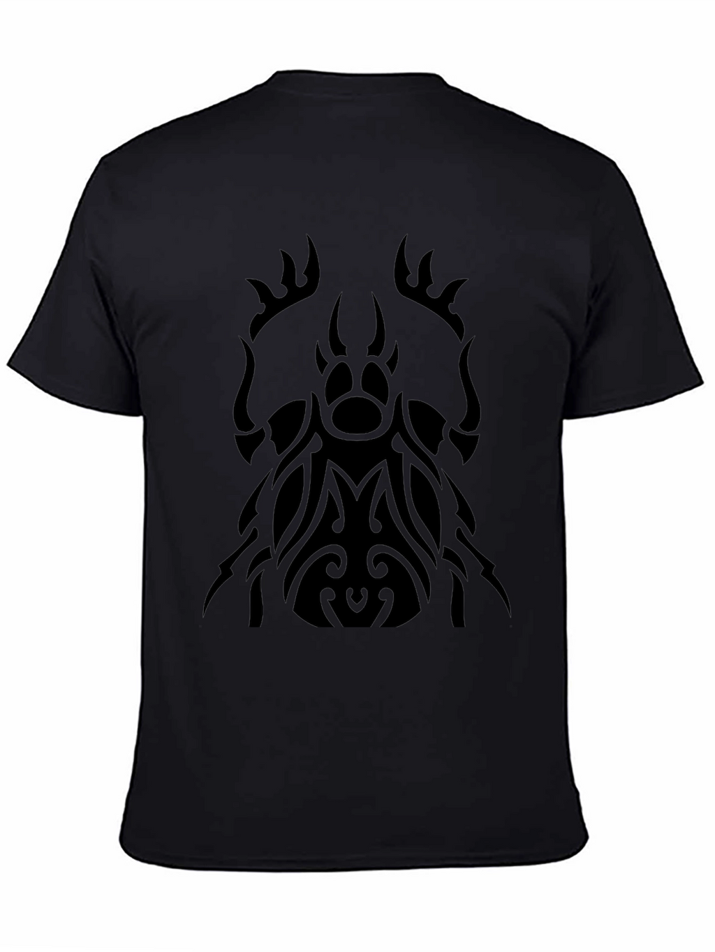 Camiseta Negra con Diseño de Escarabajo Tribal