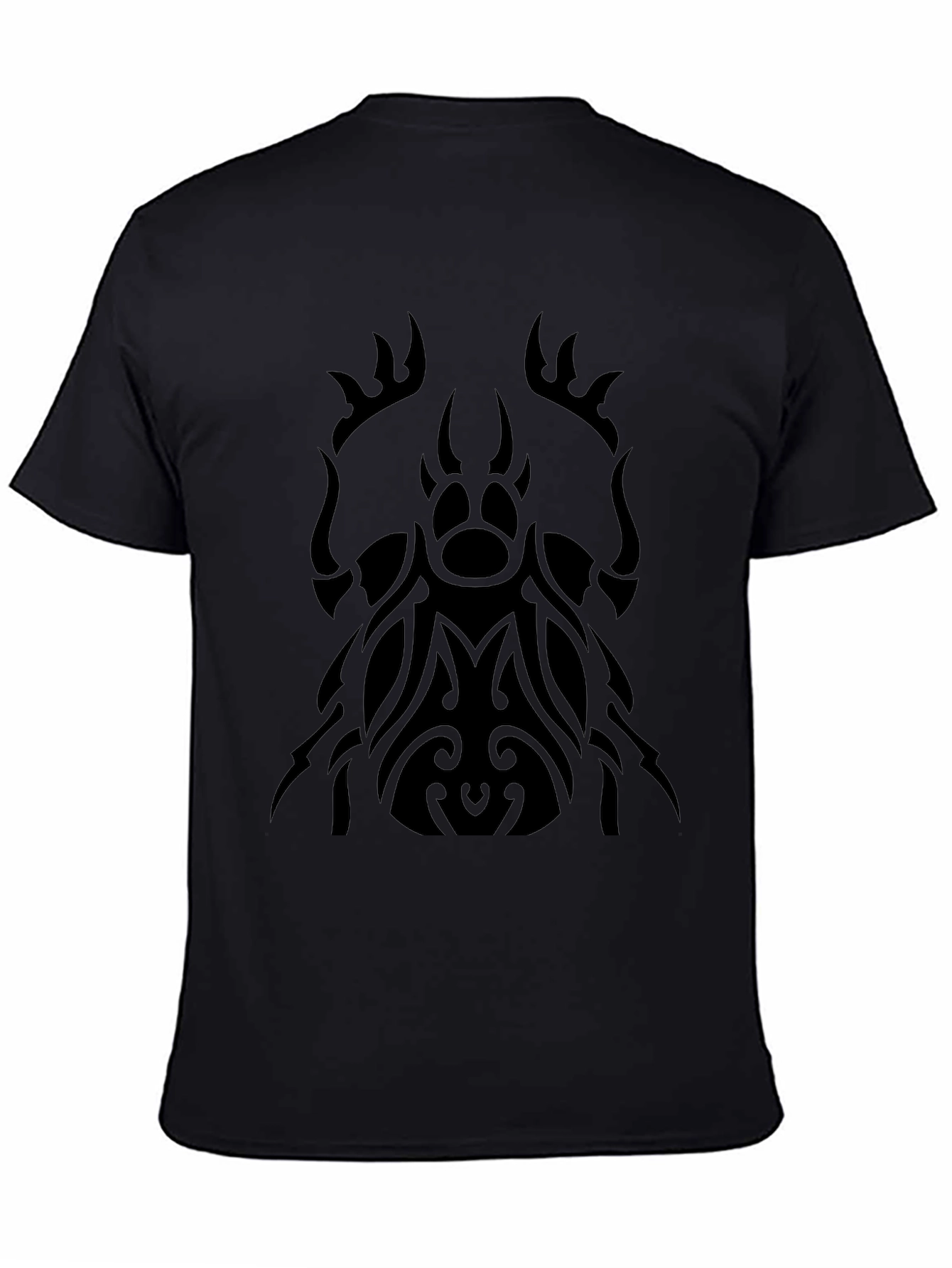 Camiseta Negra con Diseño de Escarabajo Tribal