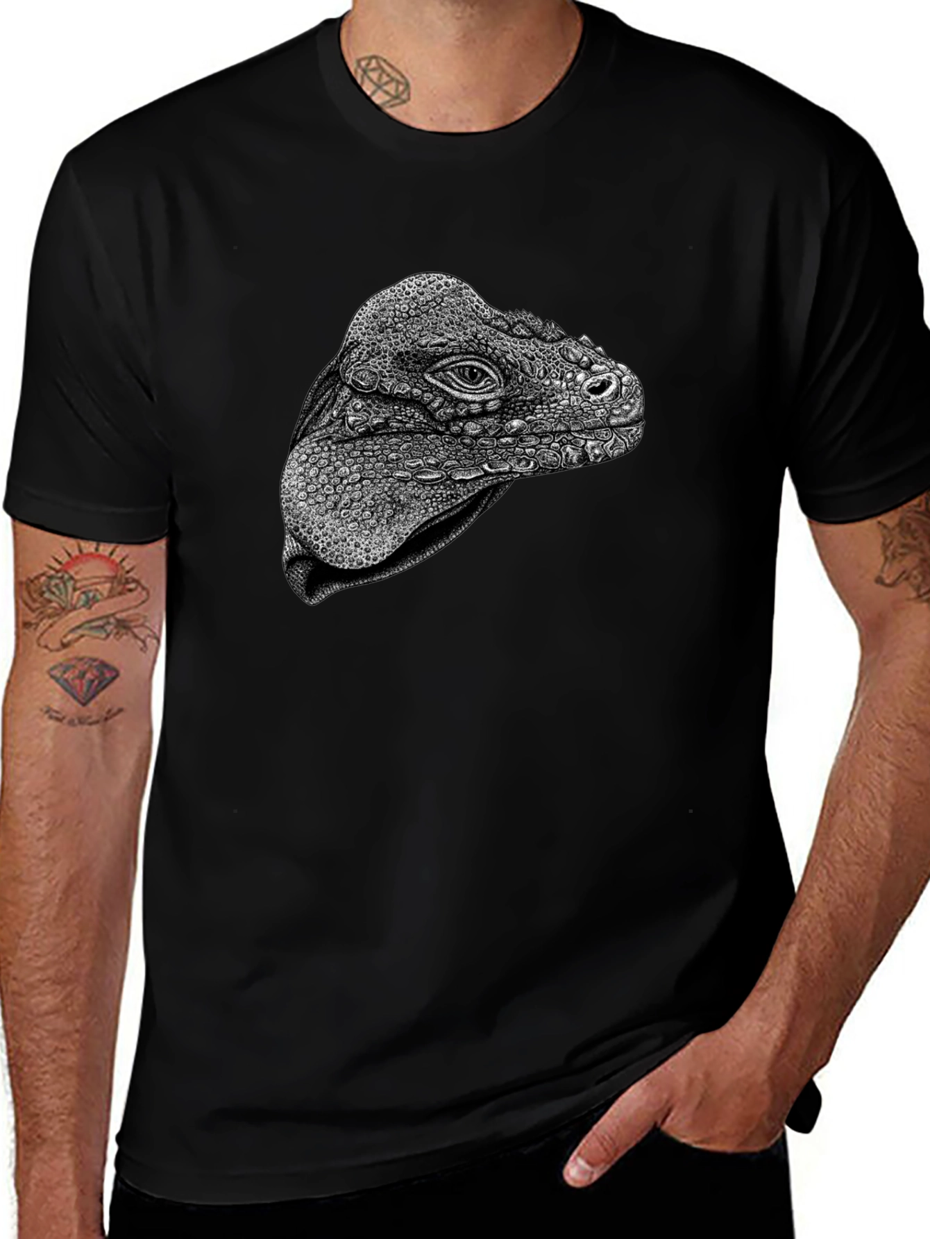 Camiseta Negra con Diseño de Iguana