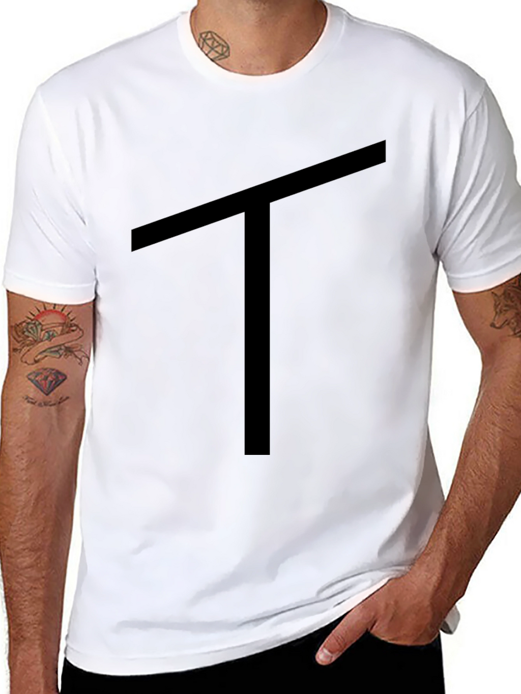 Camiseta Negra con Diseño de Letra T