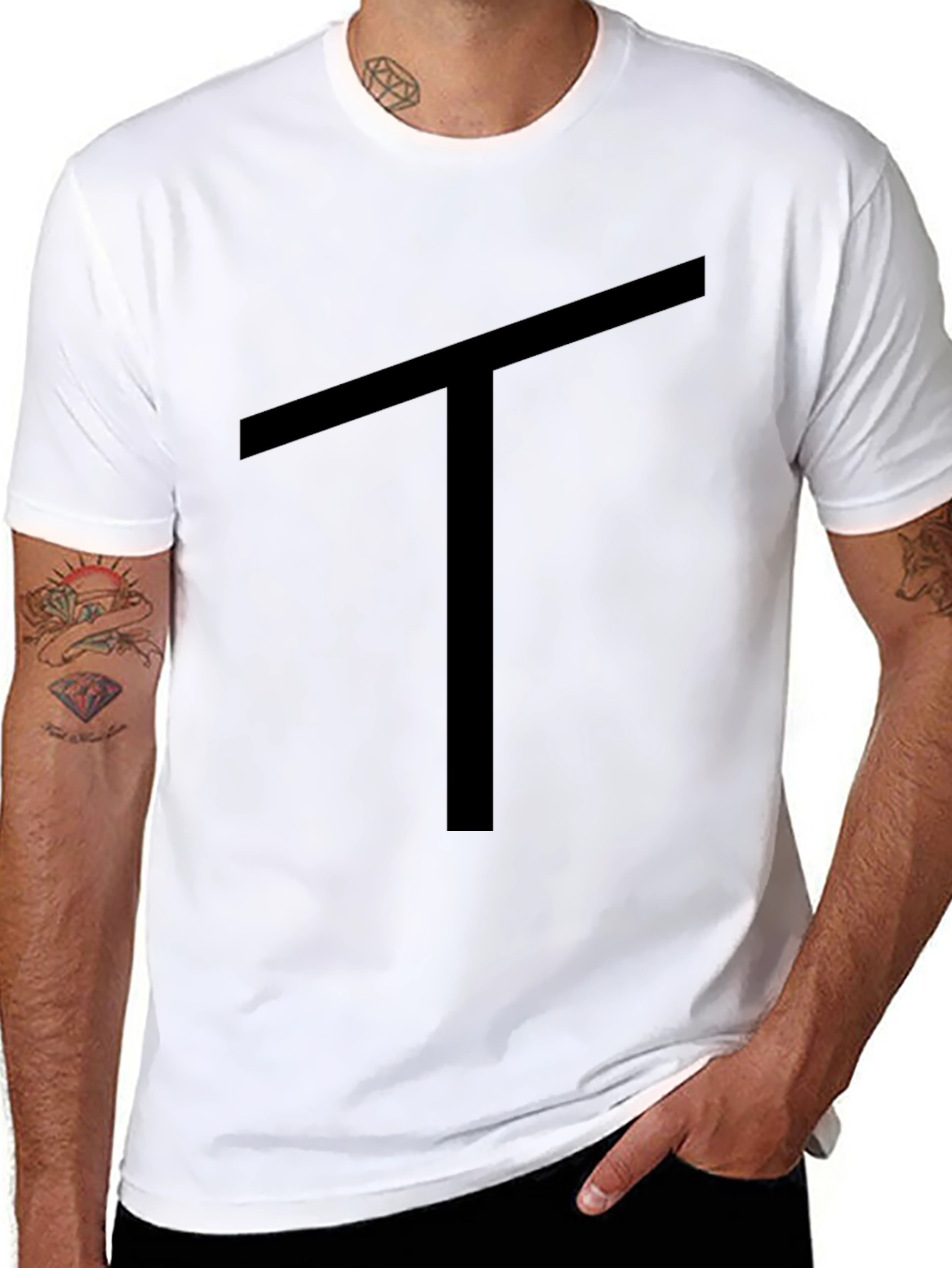 Camiseta Negra con Diseño de Letra T