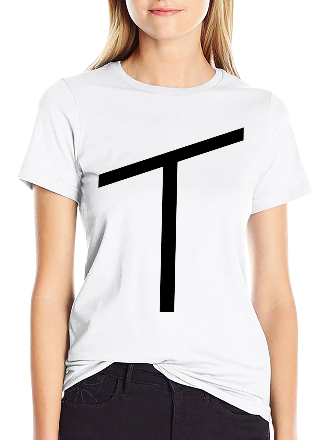 Camiseta Negra con Diseño de Letra T