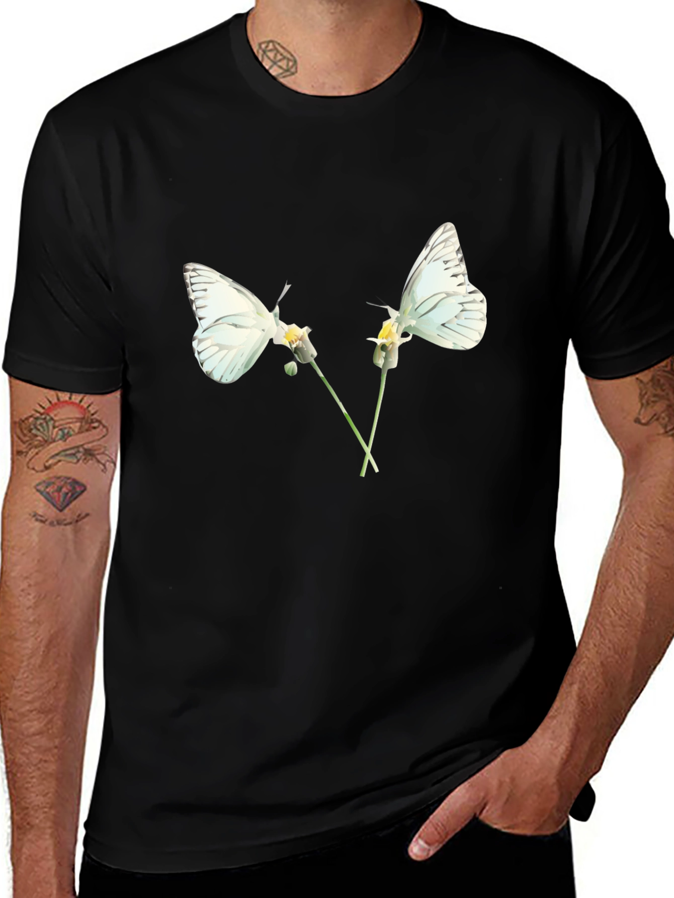 Camiseta Negra con Diseño de Mariposas Blancas