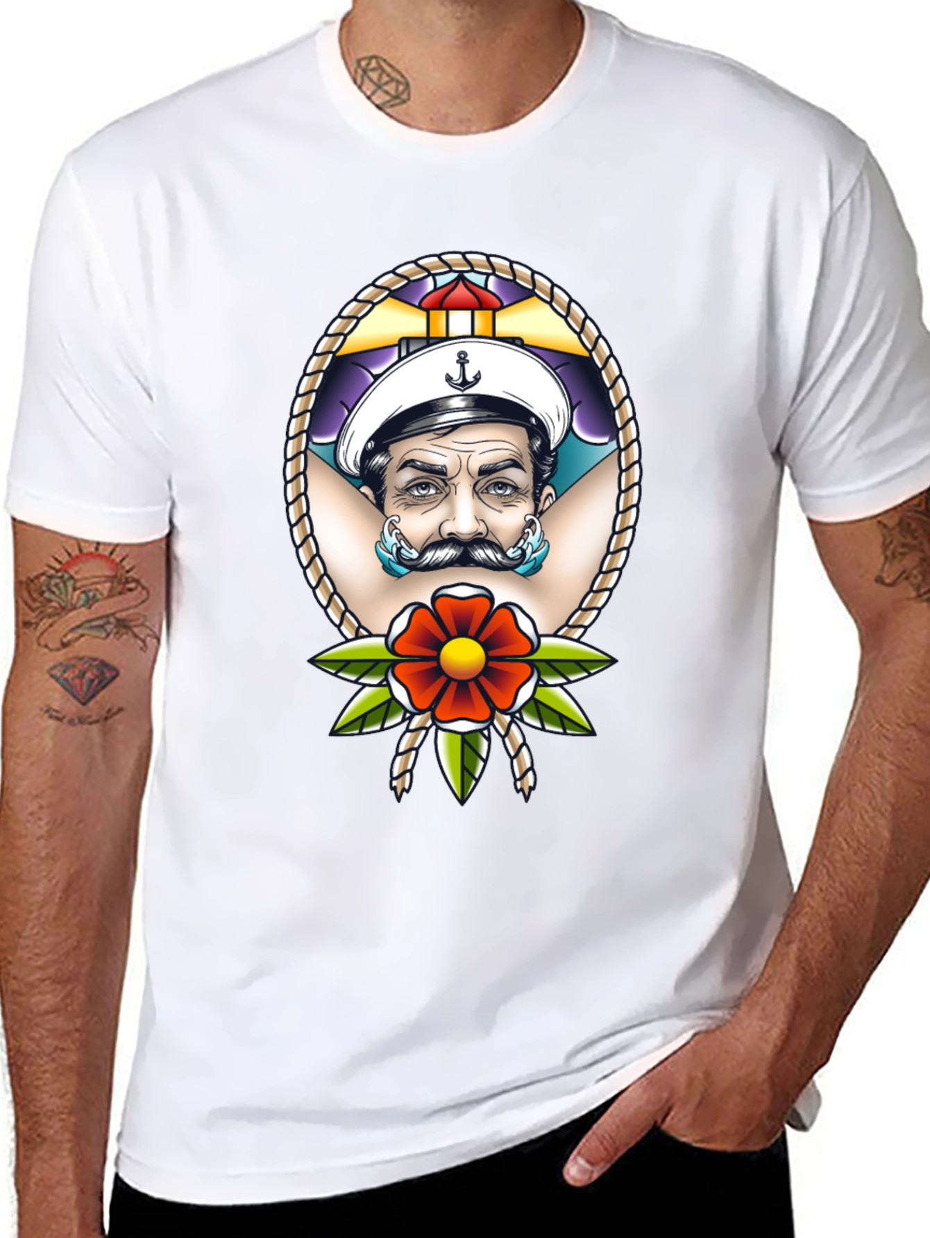 Camiseta Negra con Diseño de Marinero Tatuado