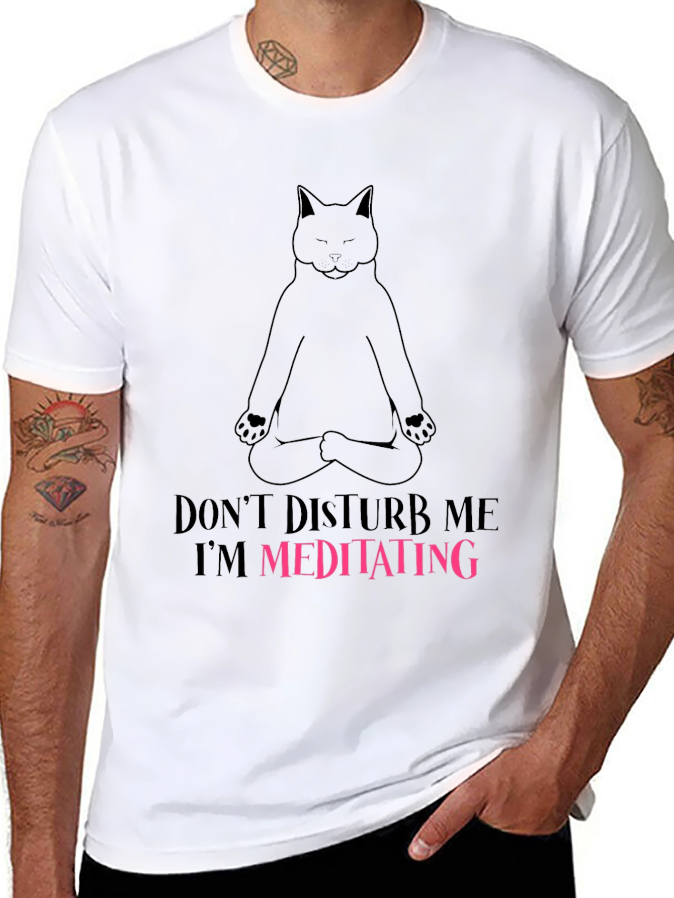 Camiseta Negra con Diseño de Gato Meditando