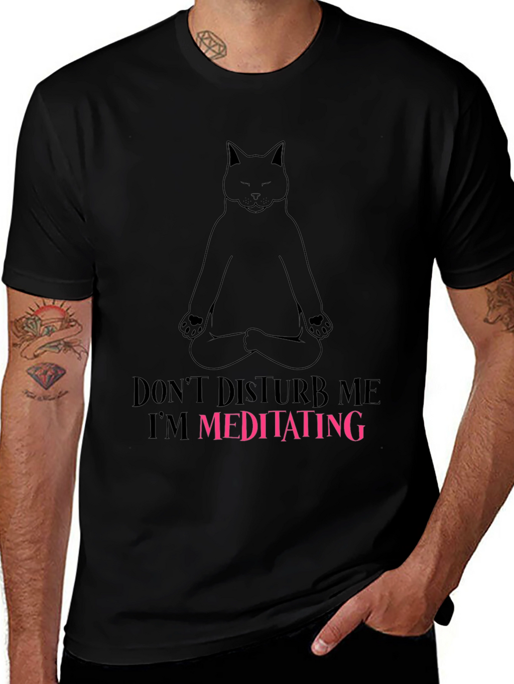 Camiseta Negra con Diseño de Gato Meditando