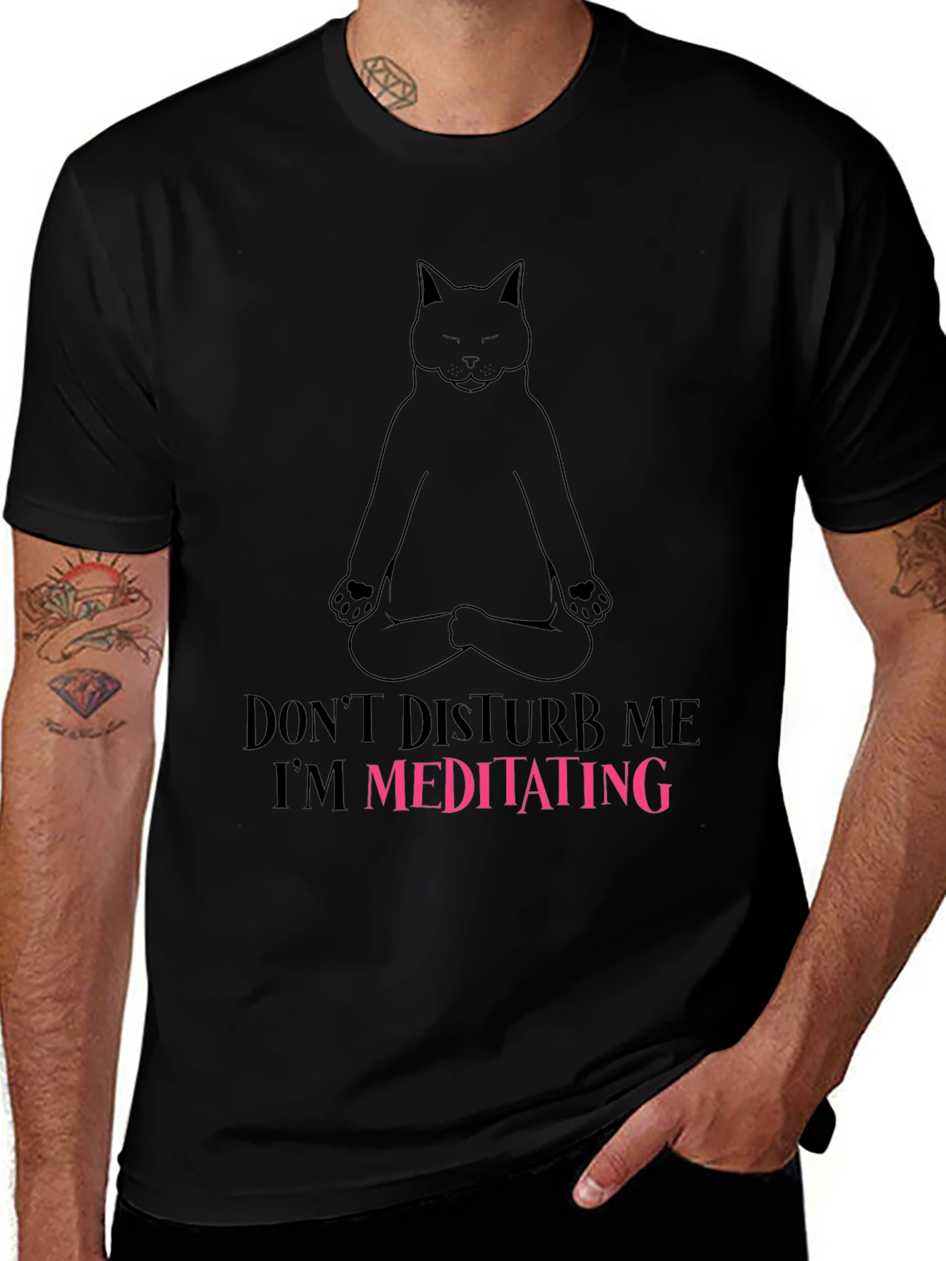 Camiseta Negra con Diseño de Gato Meditando