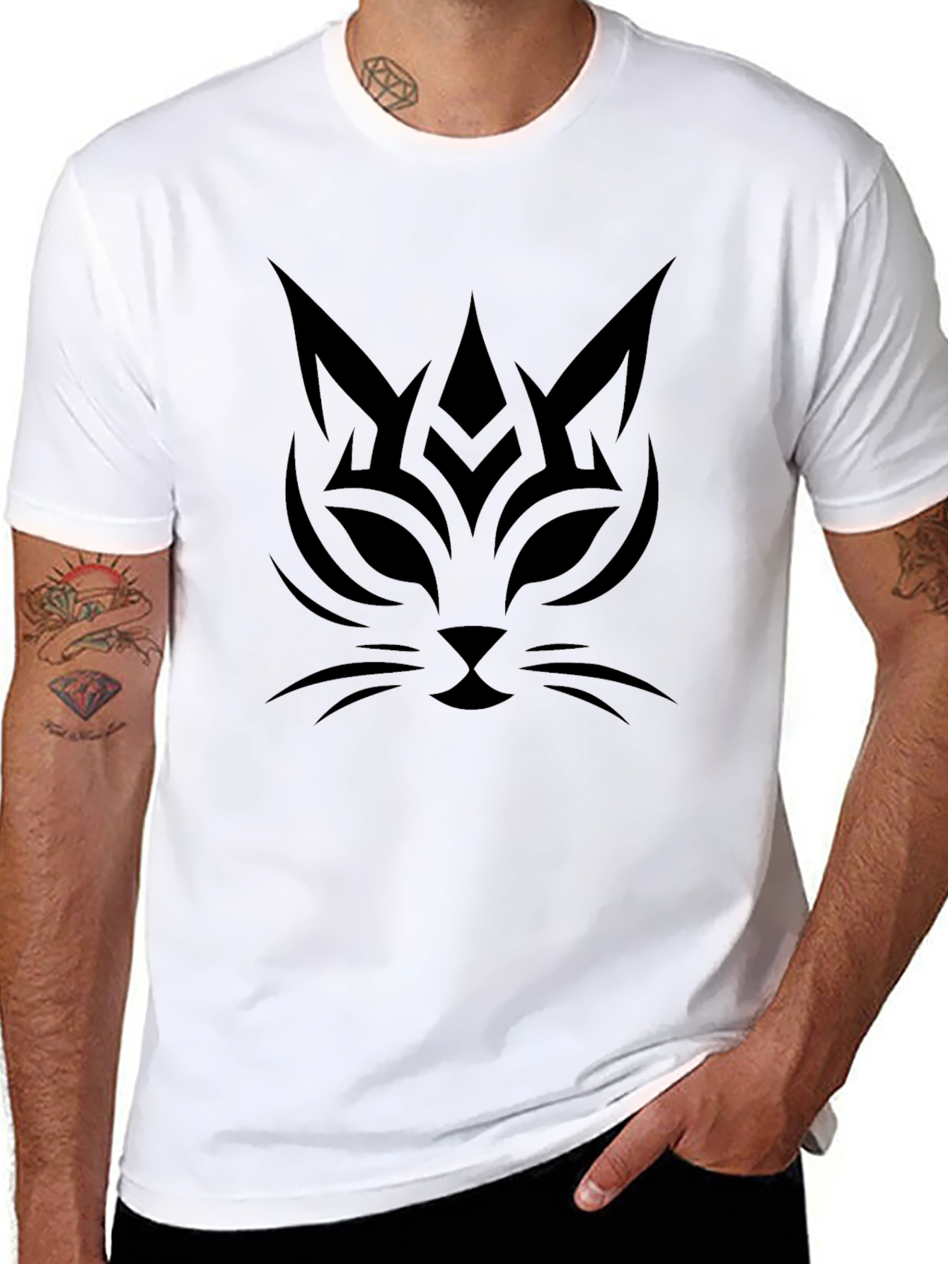 Camiseta Negra con Diseño de Gato Tribal