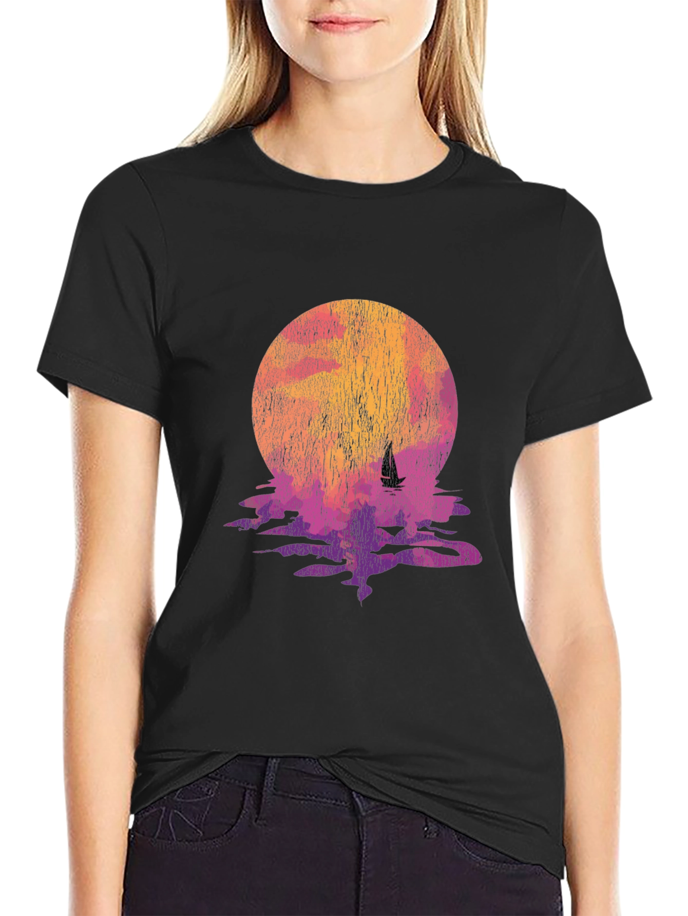 Camiseta Negra con Diseño de Atardecer y Velero