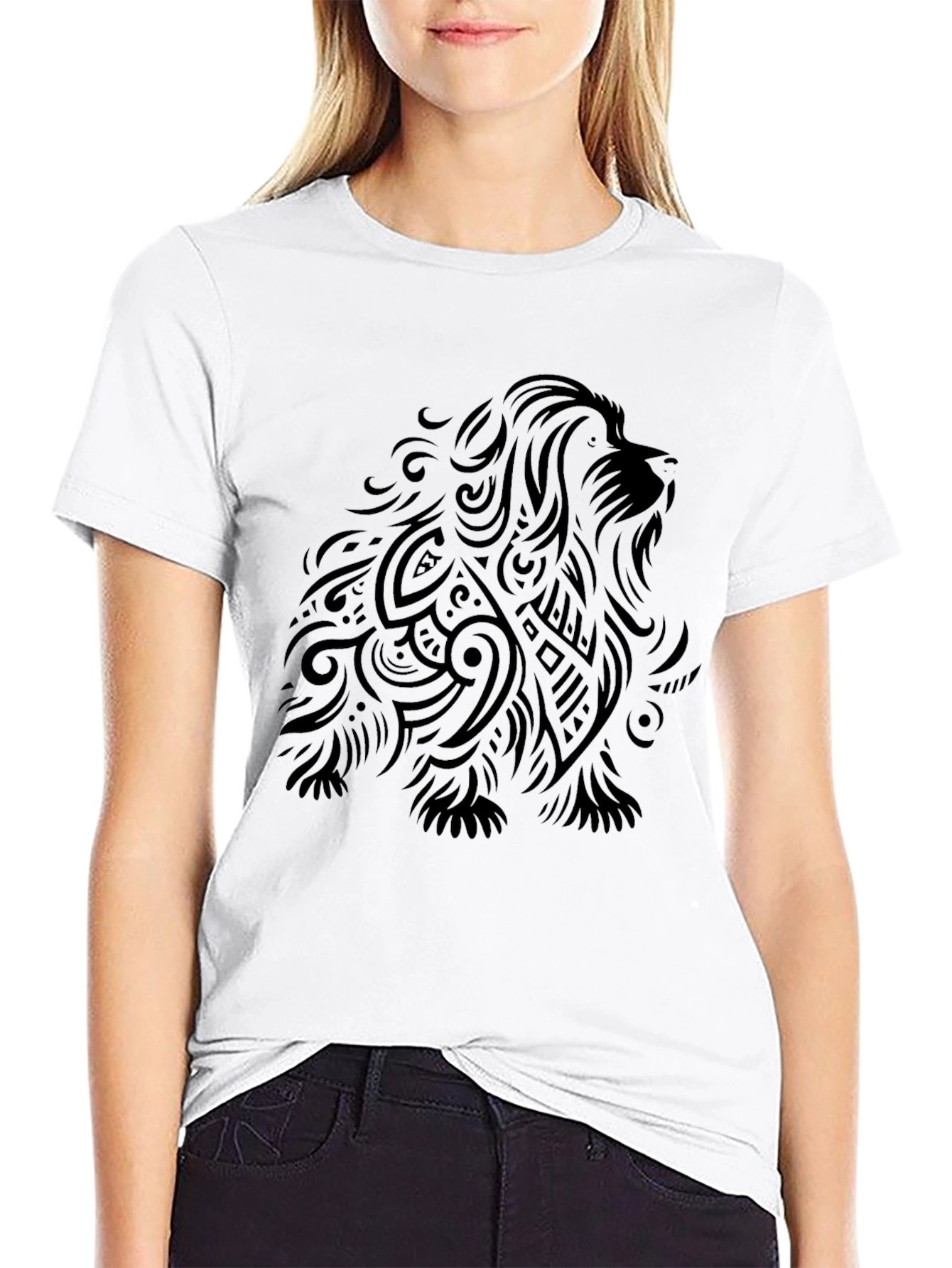 Camiseta Negra con Diseño de León Tribal