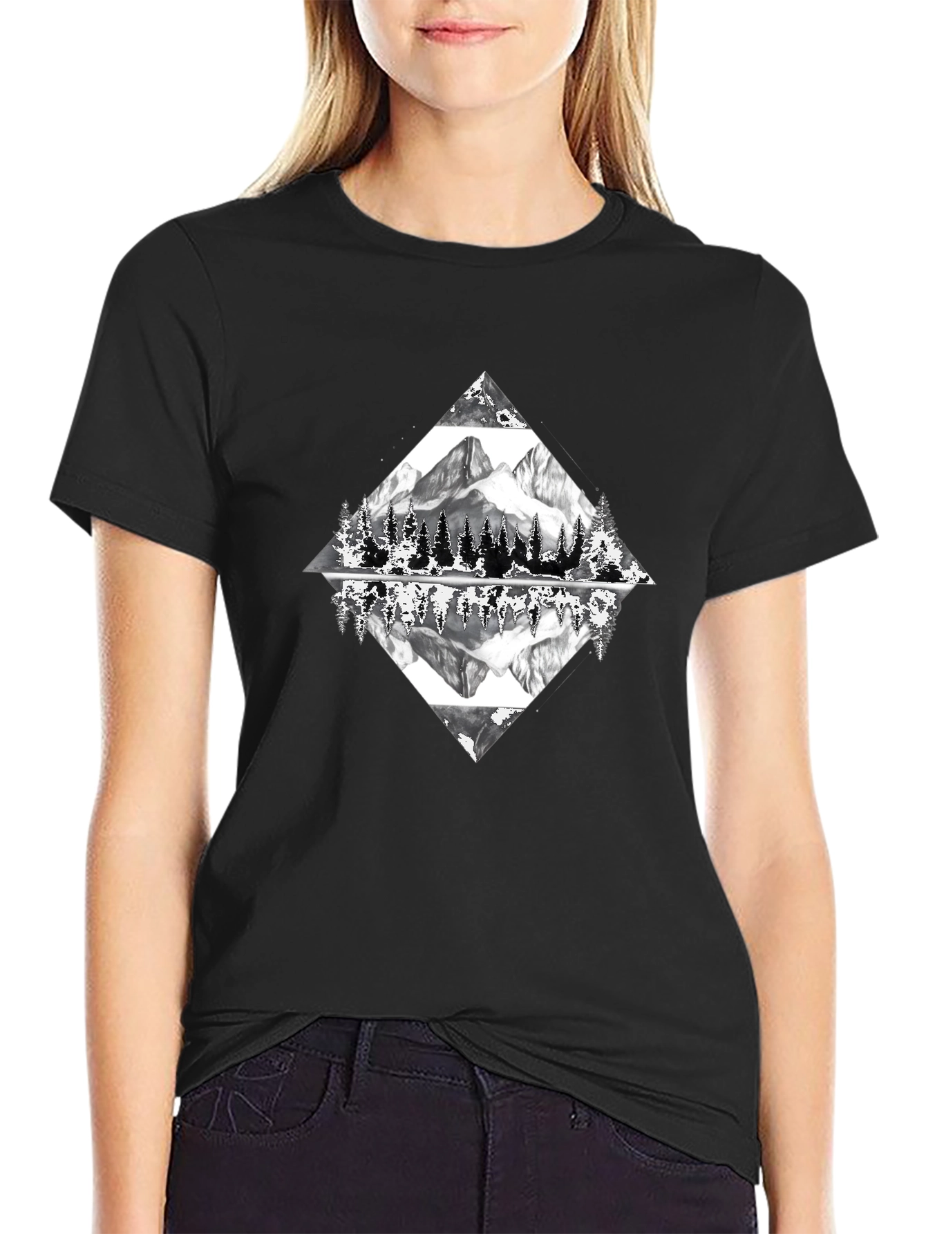 Camiseta Negra con Diseño de Montaña Reflejada