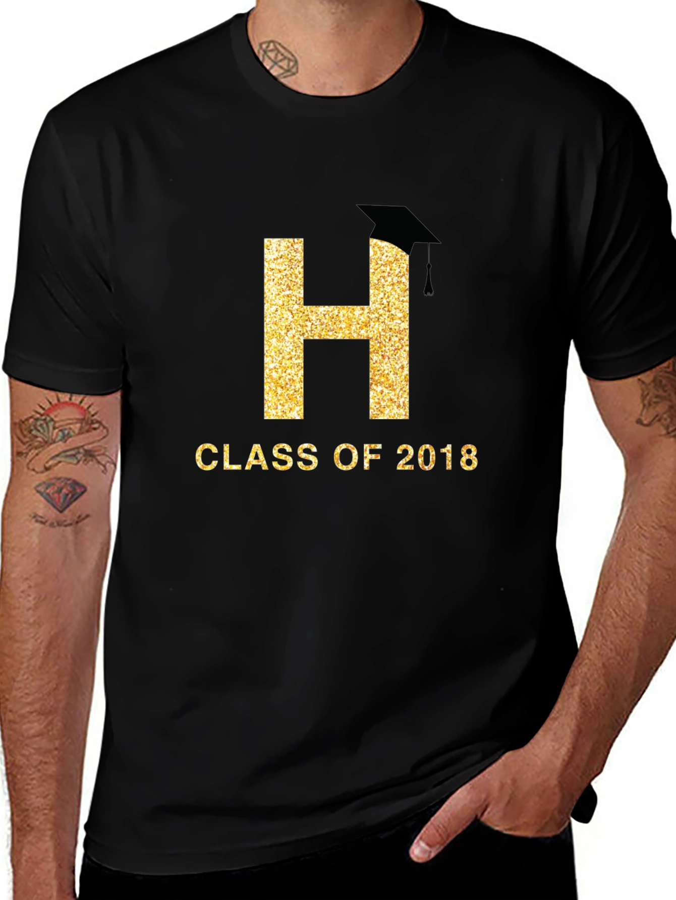 Camiseta Negra Clase de 2018 con Letra H Dorada