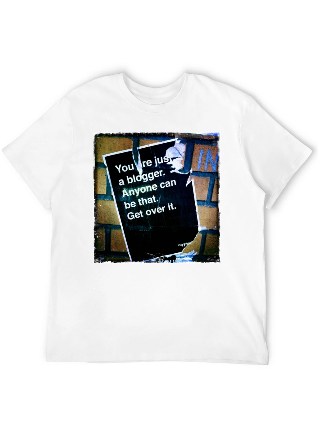 Camiseta Negra con Diseño de Grafiti Urbano