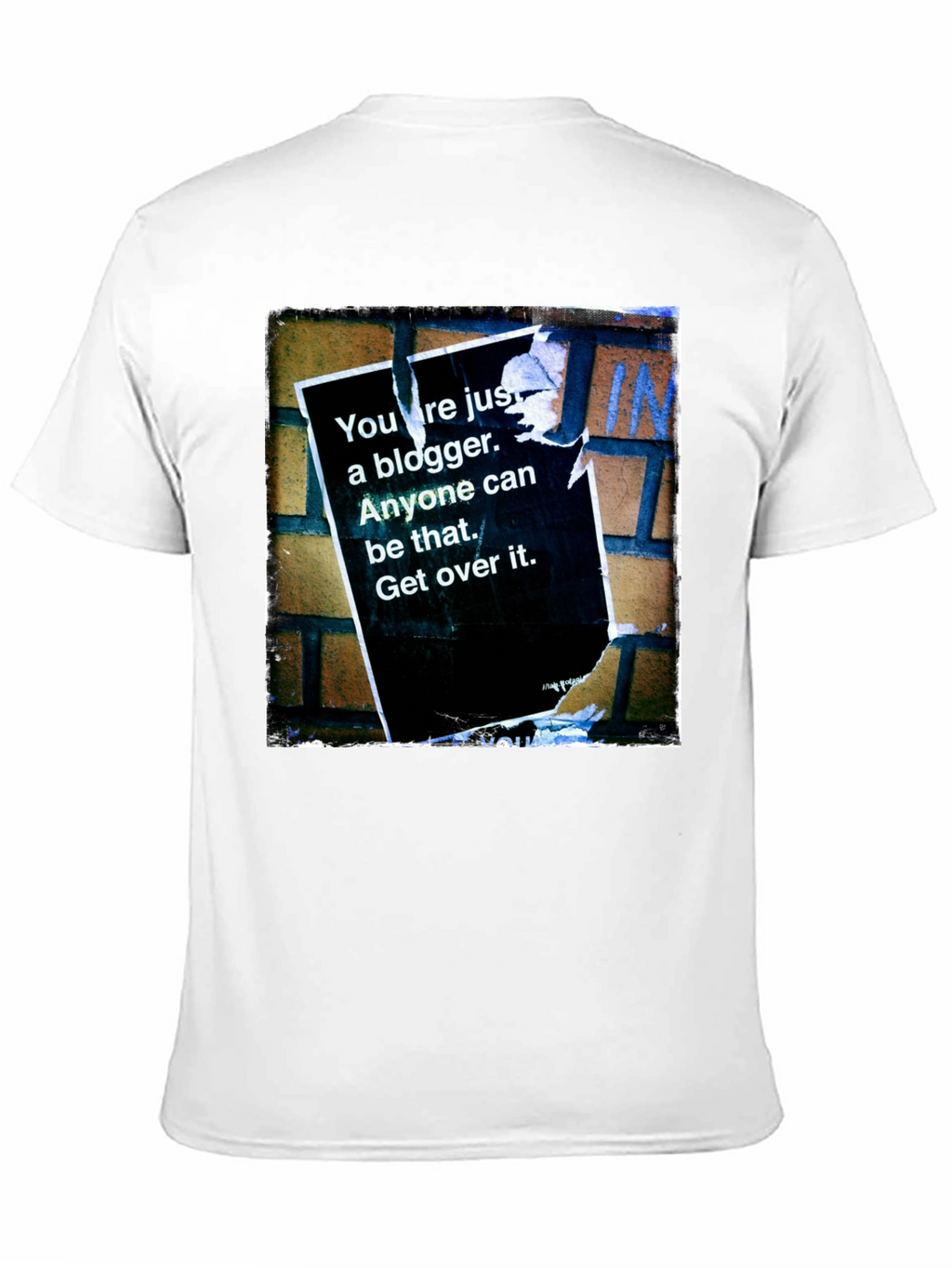 Camiseta Negra con Diseño de Grafiti Urbano