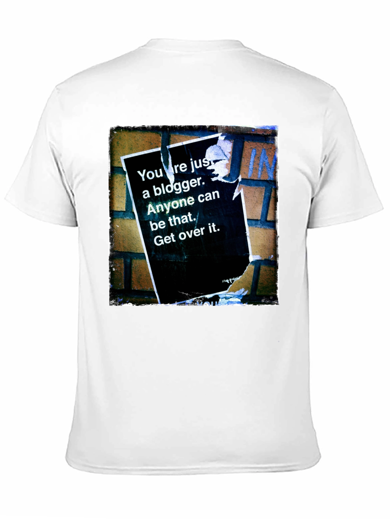 Camiseta Negra con Diseño de Grafiti Urbano