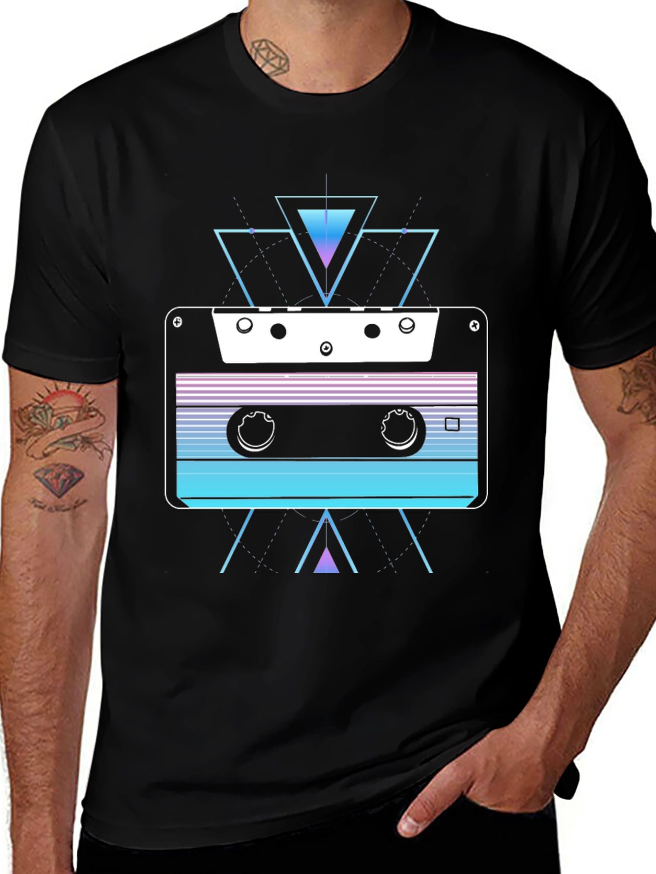 Camiseta Negra con Diseño Cassette Retro