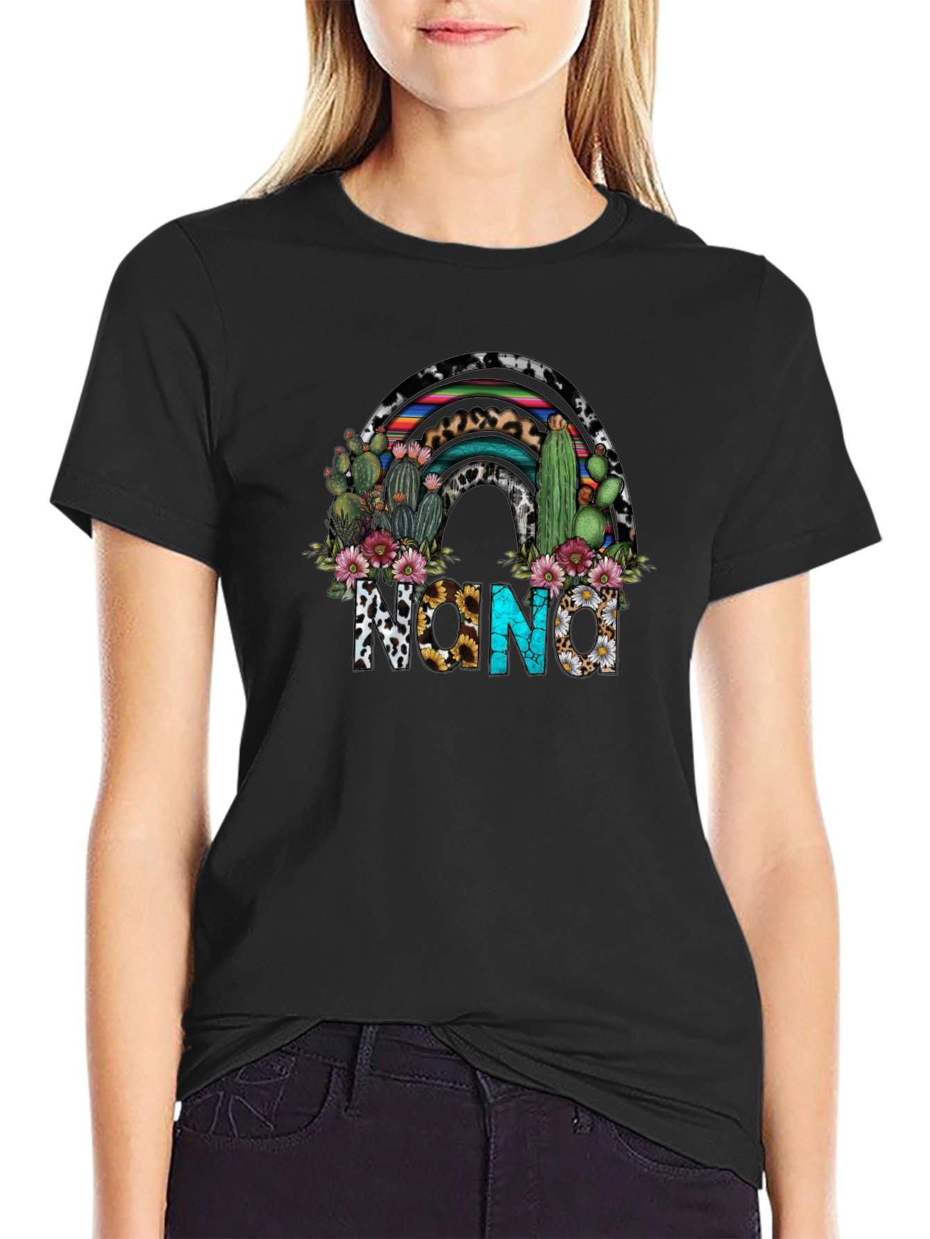 Camiseta Negra con Diseño de Nana Floral y Cactus