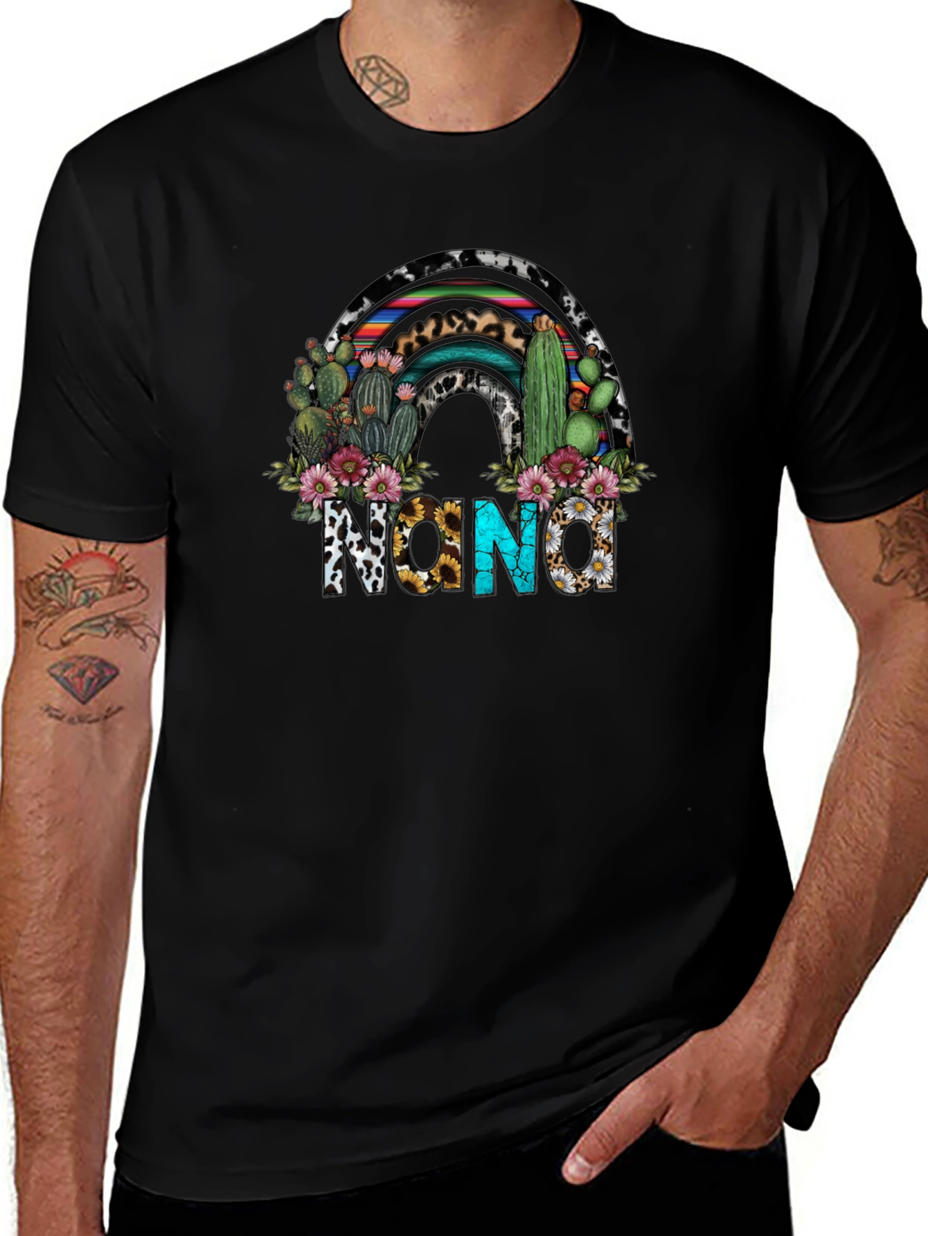 Camiseta Negra con Diseño de Nana Floral y Cactus