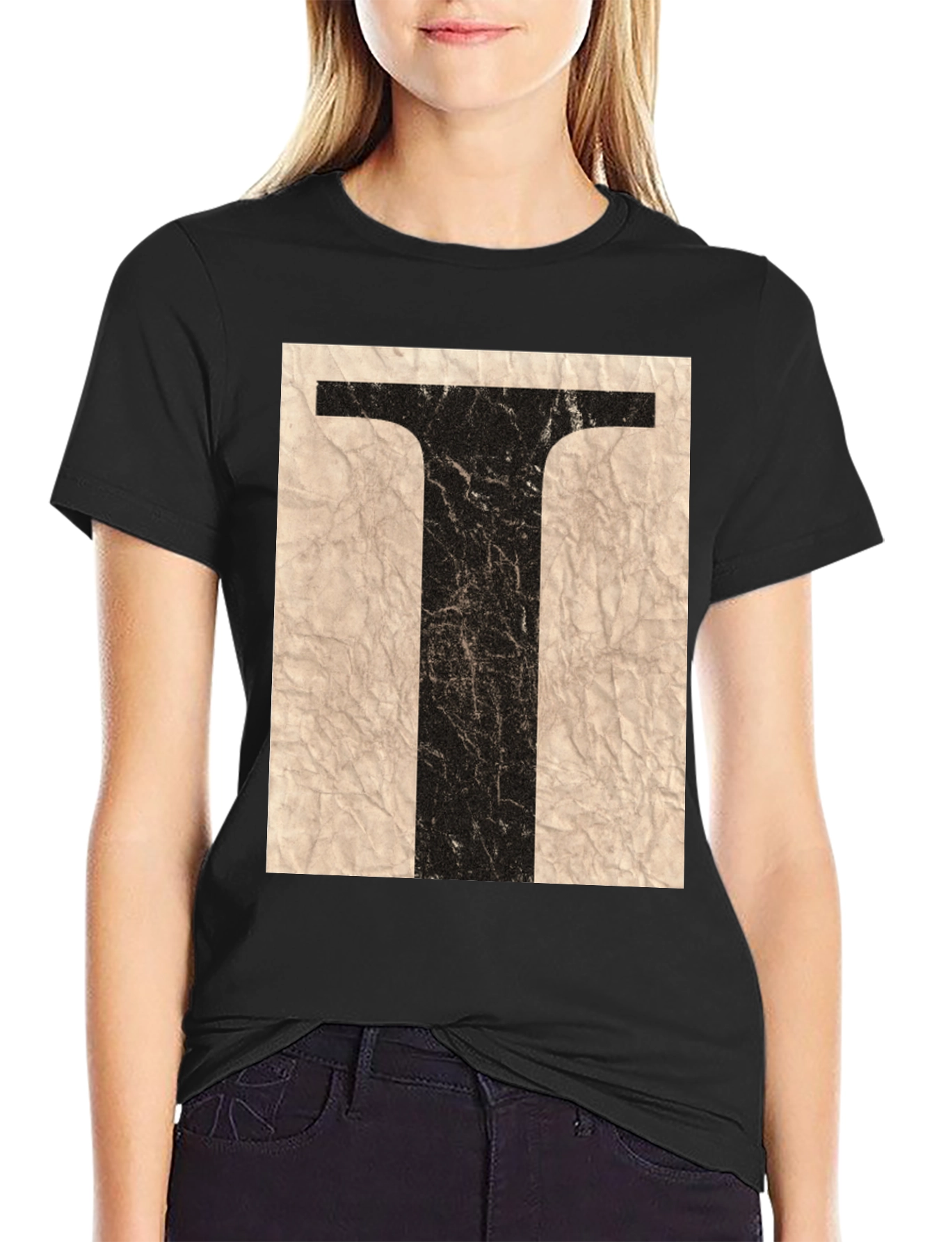 Camiseta Negra con Diseño de Letra T Vintage