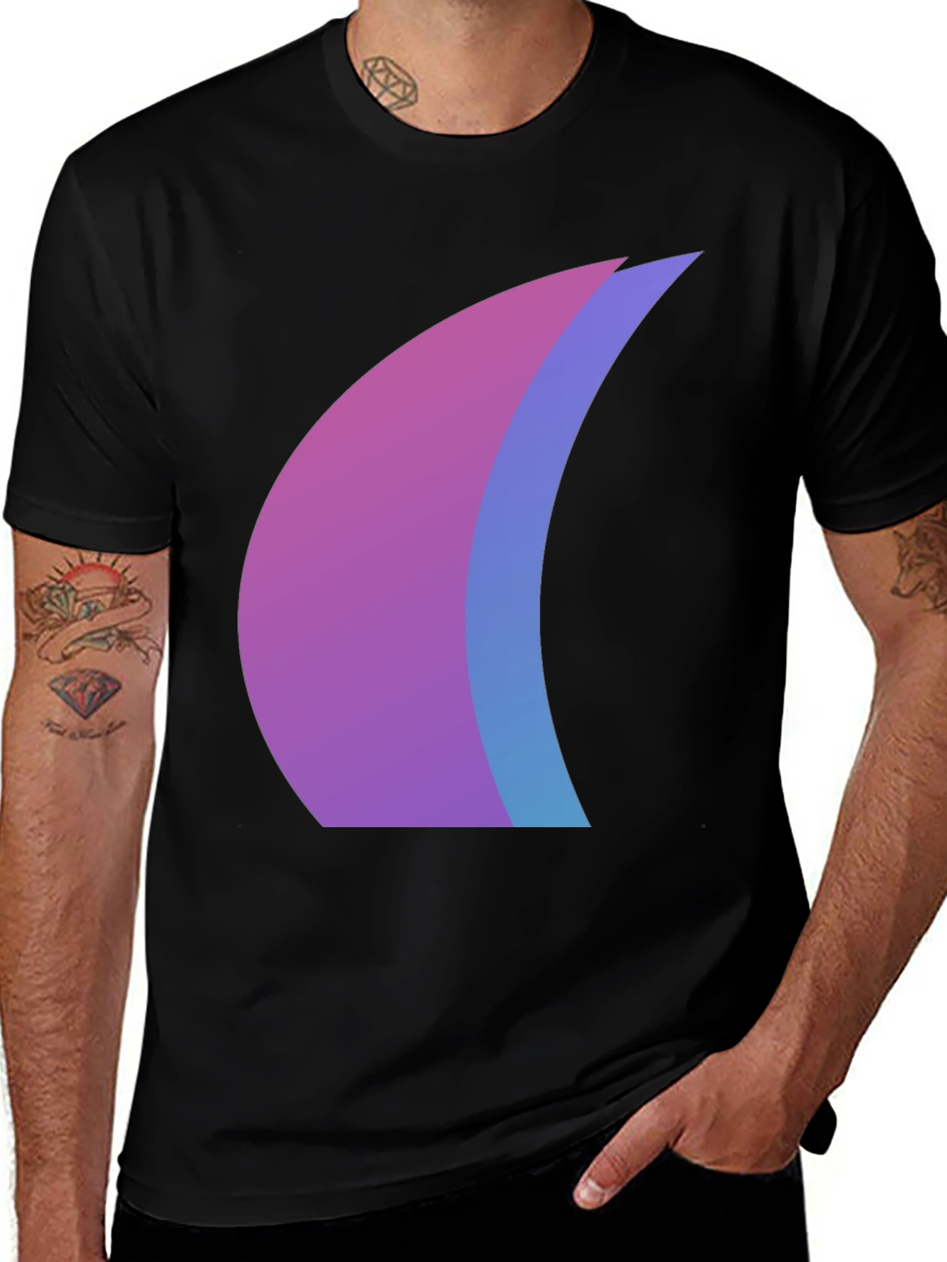 Camiseta Negra con Diseño Abstracto Degradado