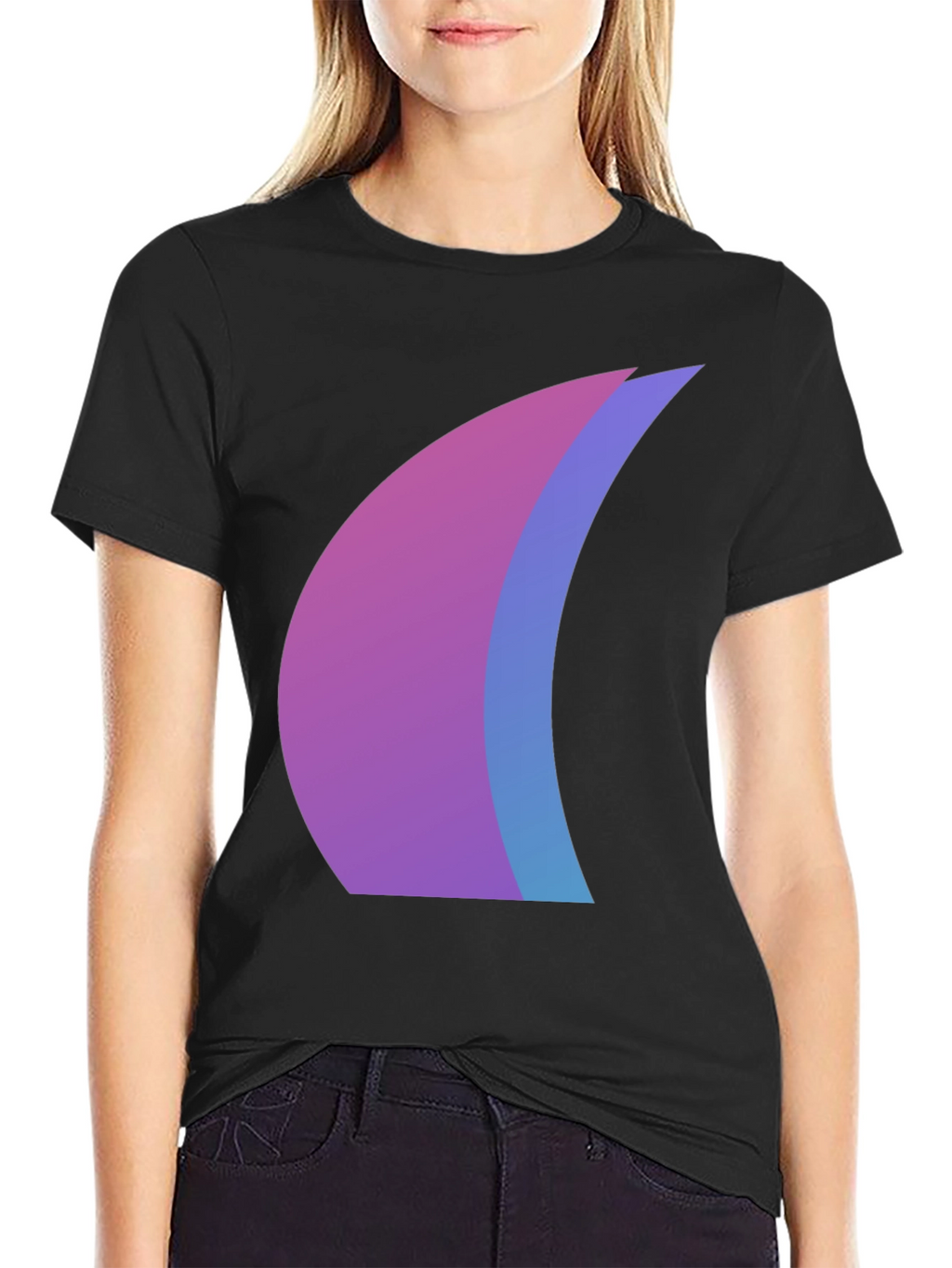 Camiseta Negra con Diseño Abstracto Degradado