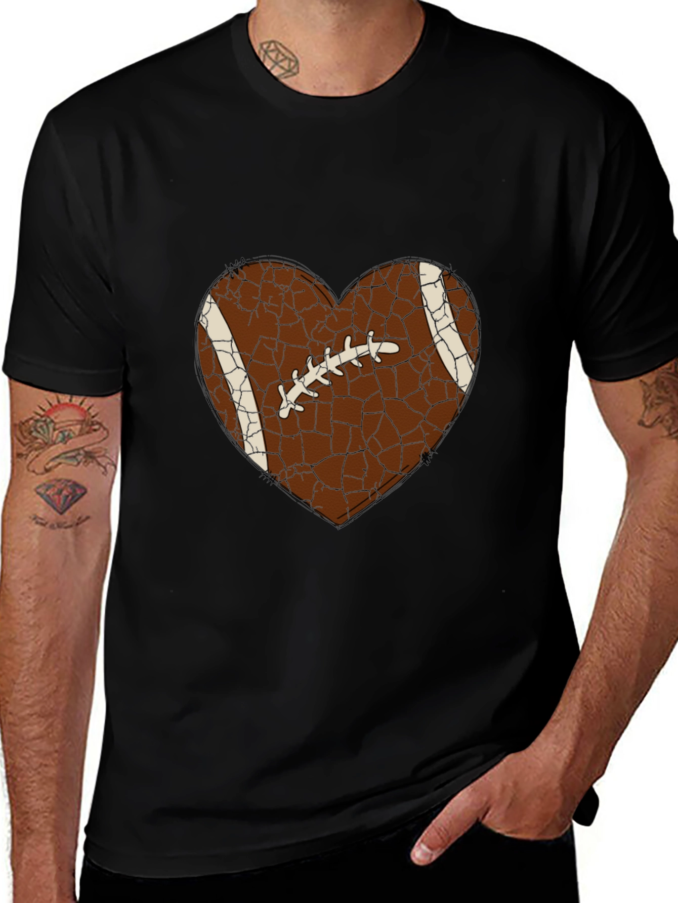 Camiseta Negra con Corazón de Fútbol Americano