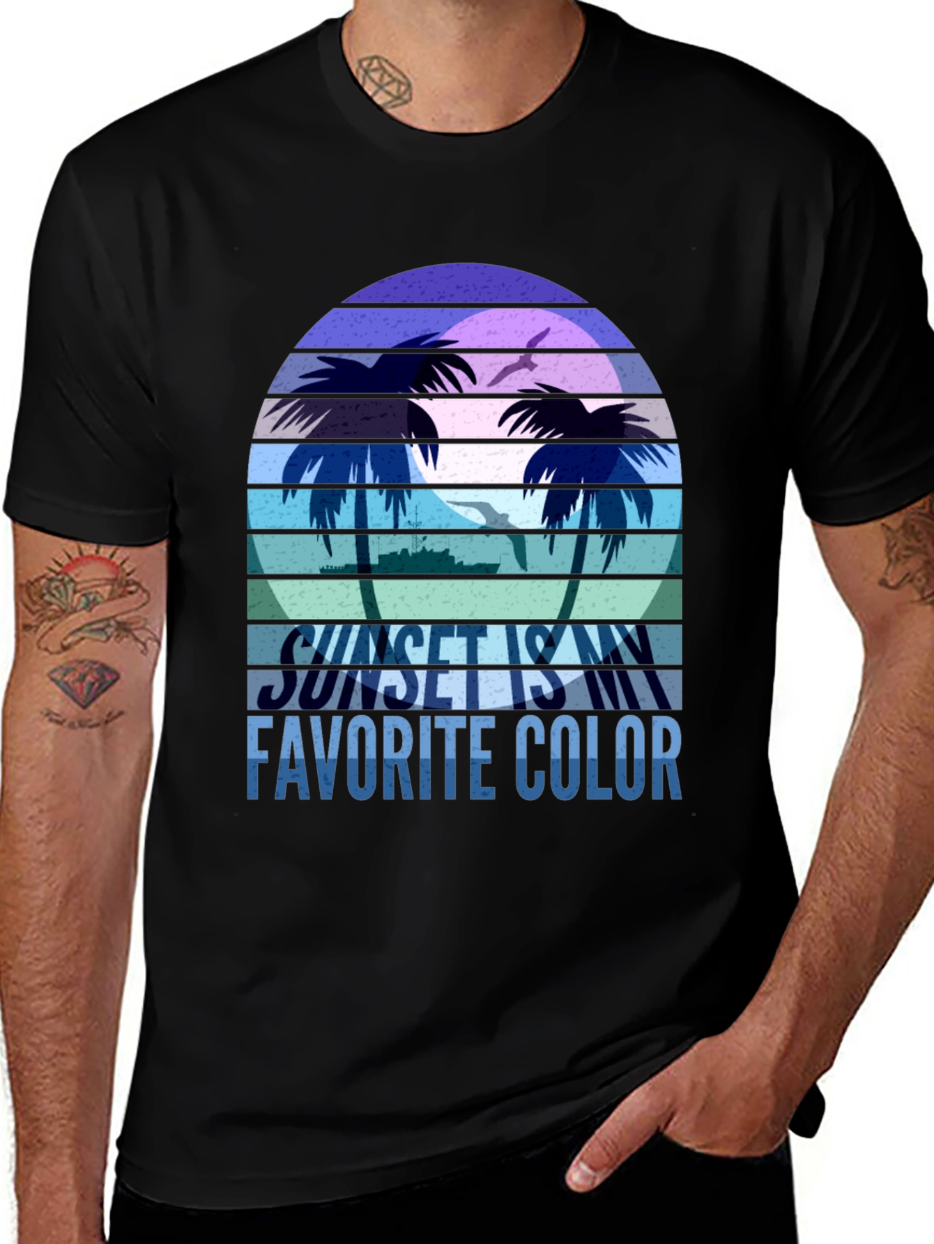 Camiseta Negra con Diseño de Atardecer Tropical