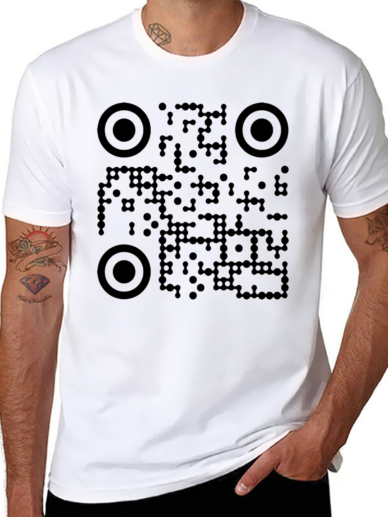 Camiseta Negra con Diseño de Código QR