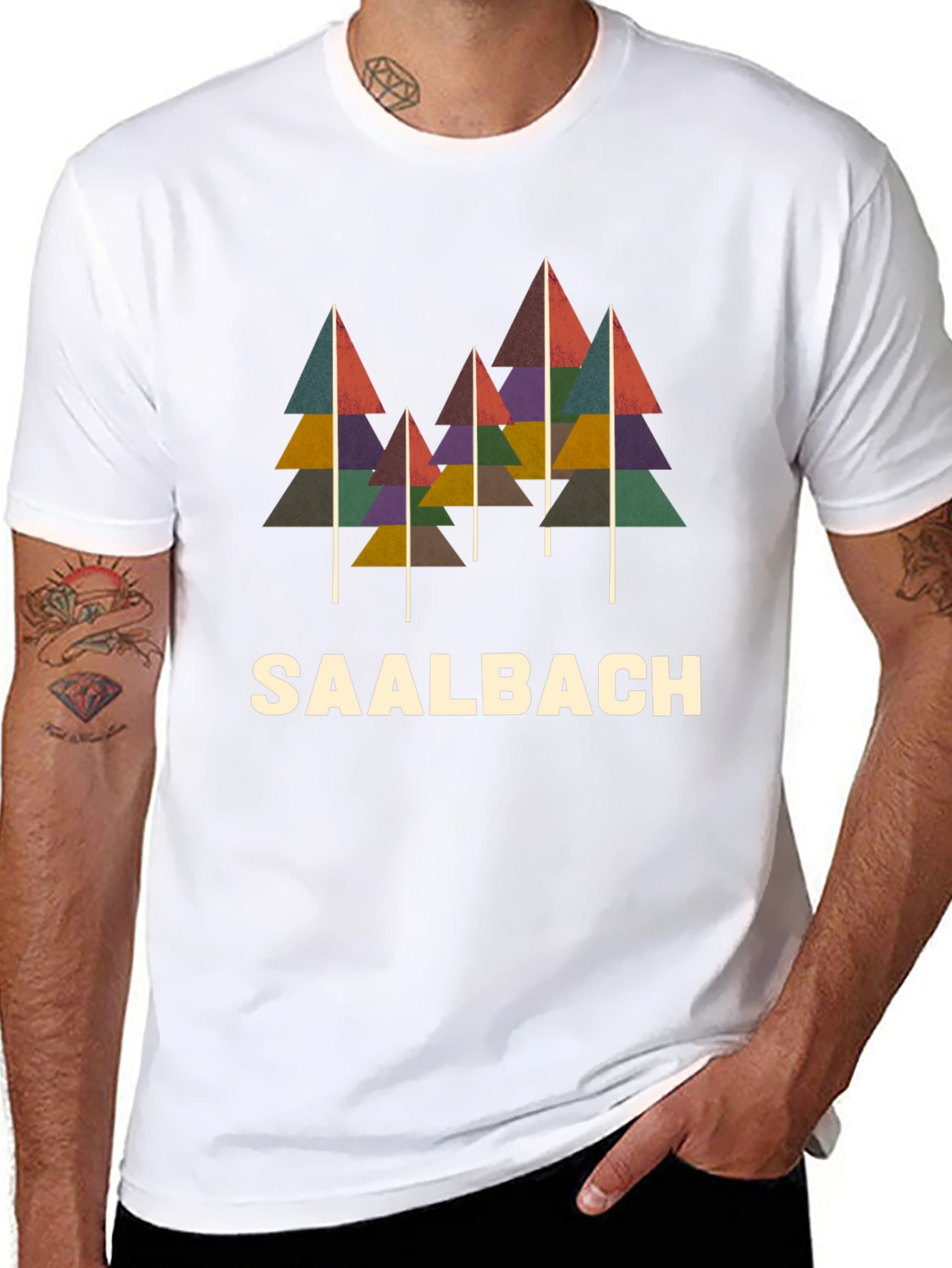 Camiseta Negra con Diseño de Árboles Saalbach