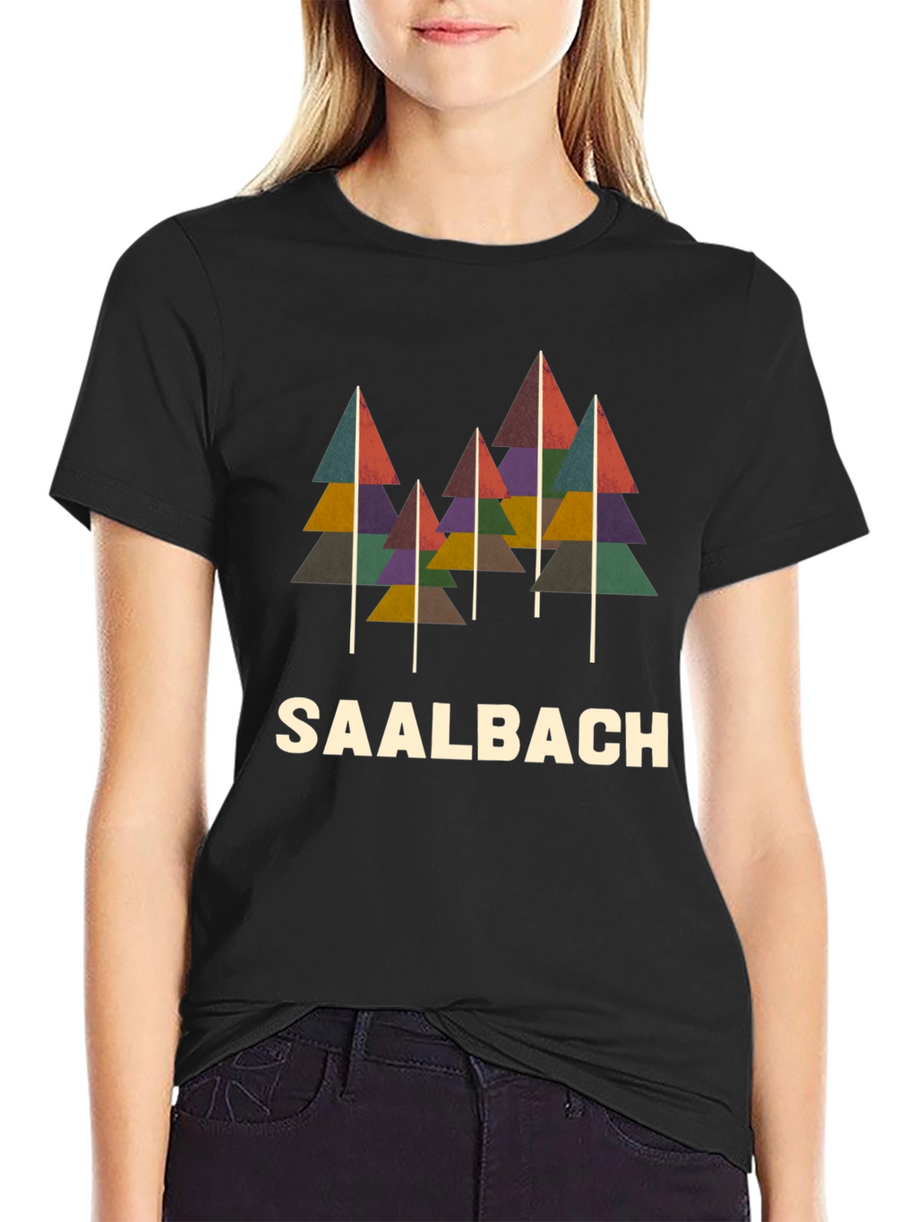 Camiseta Negra con Diseño de Árboles Saalbach