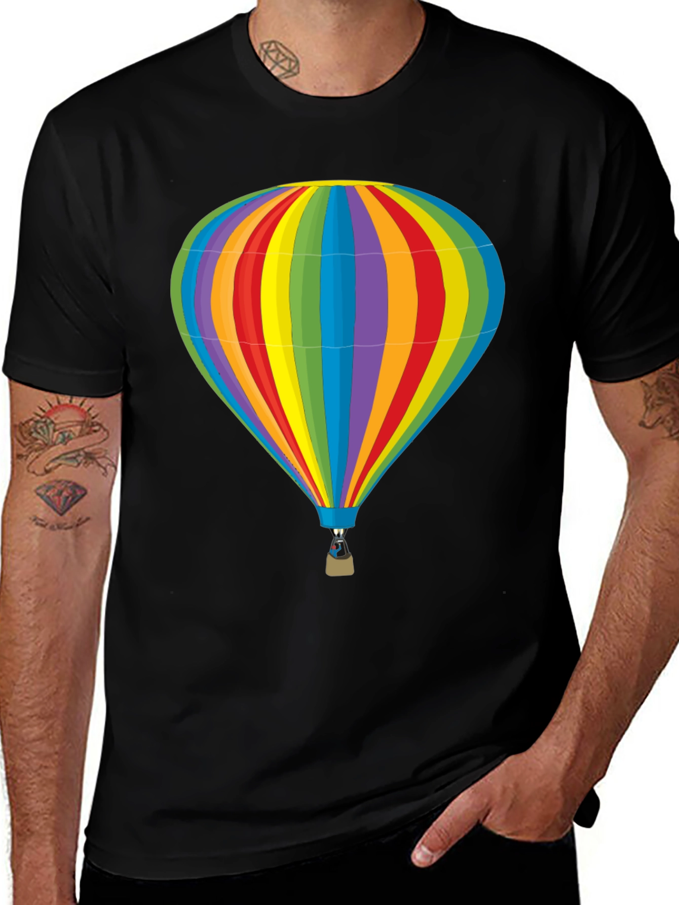 Camiseta Negra con Diseño de Globo Aerostático Colorido