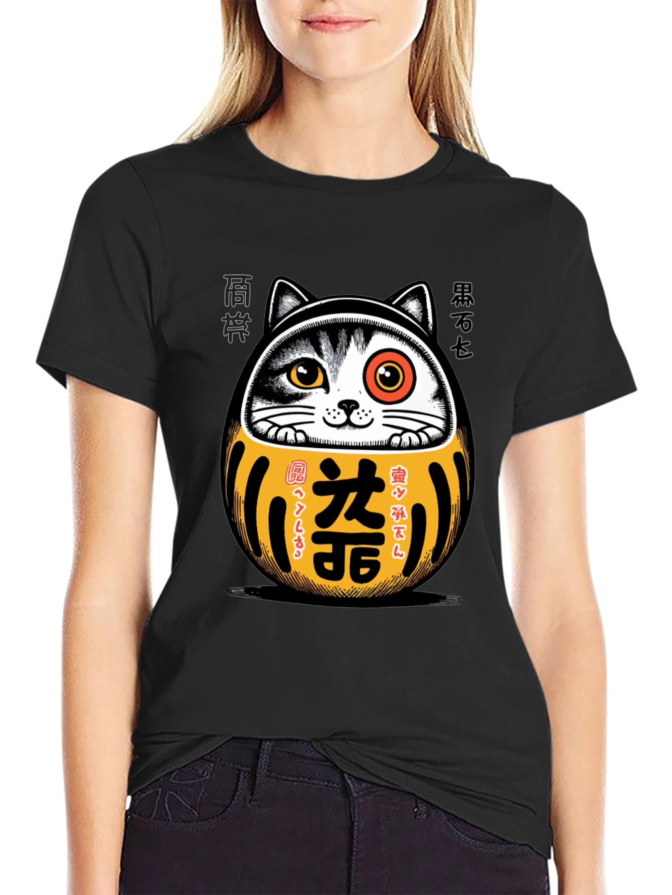 Camiseta Negra con Diseño Daruma Gato Japonés