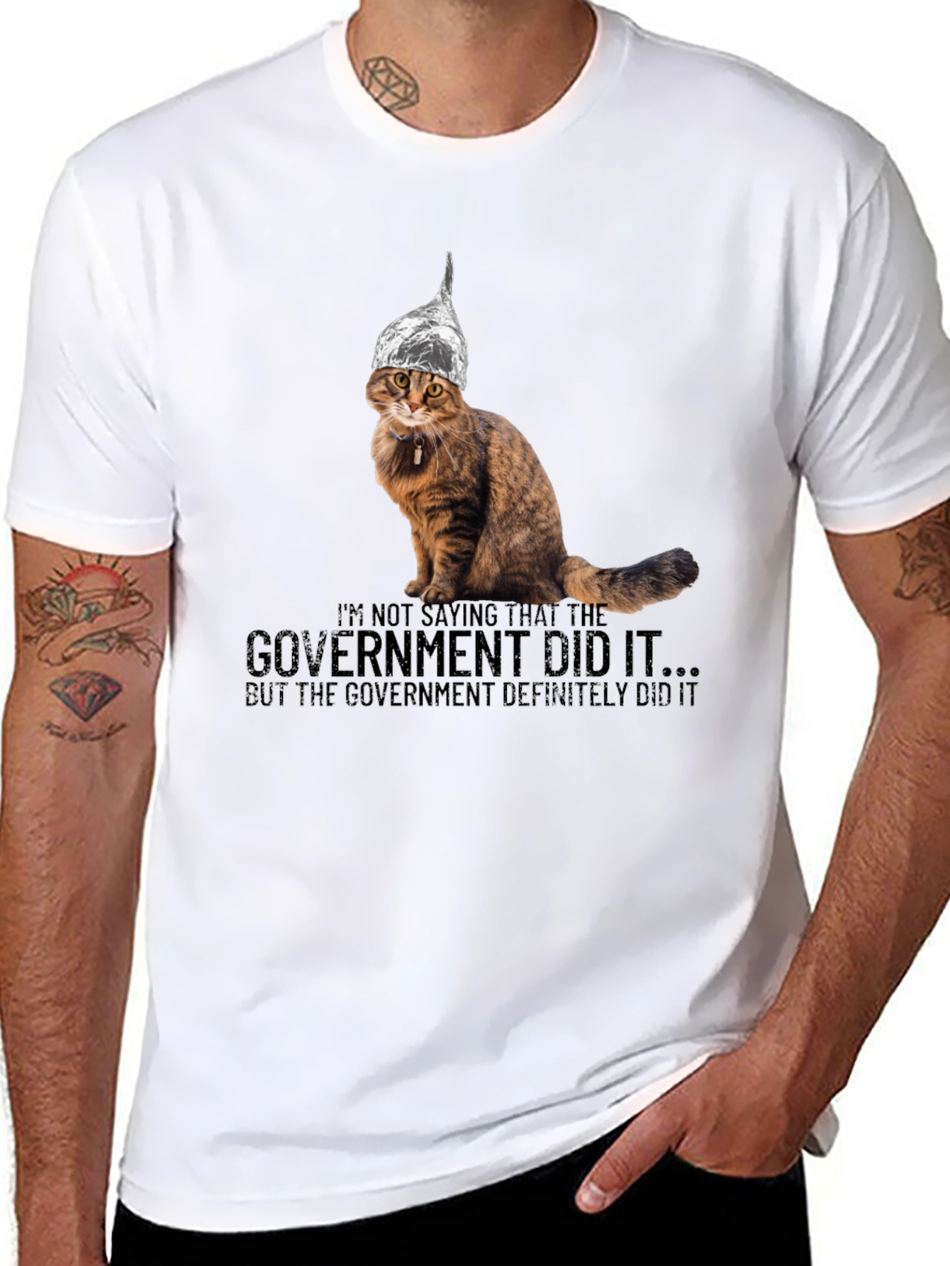 Camiseta conspiranoica gato con sombrero de aluminio