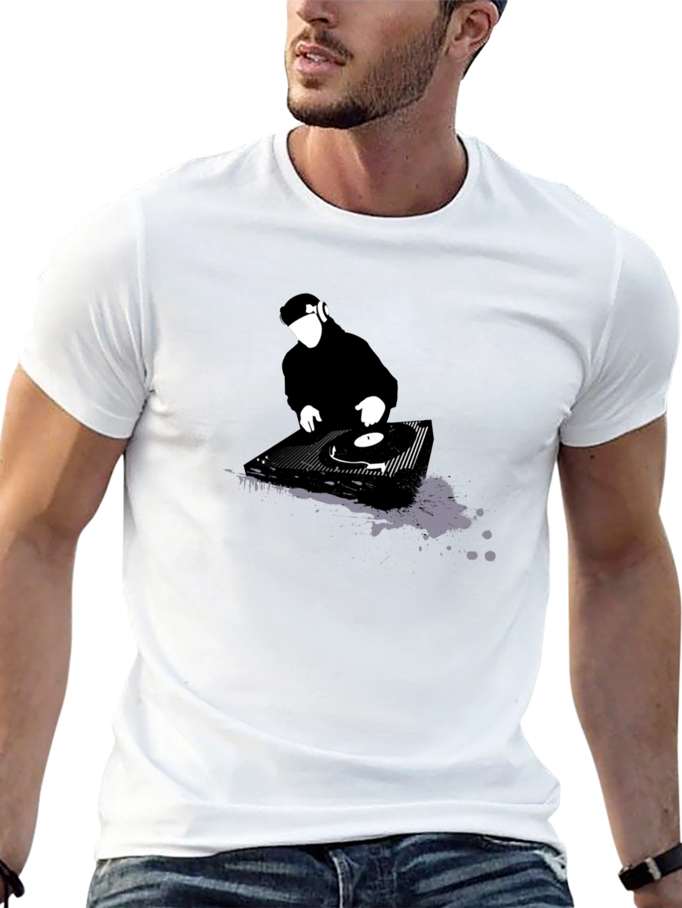 Camiseta Negra con Diseño de DJ en Vinilo