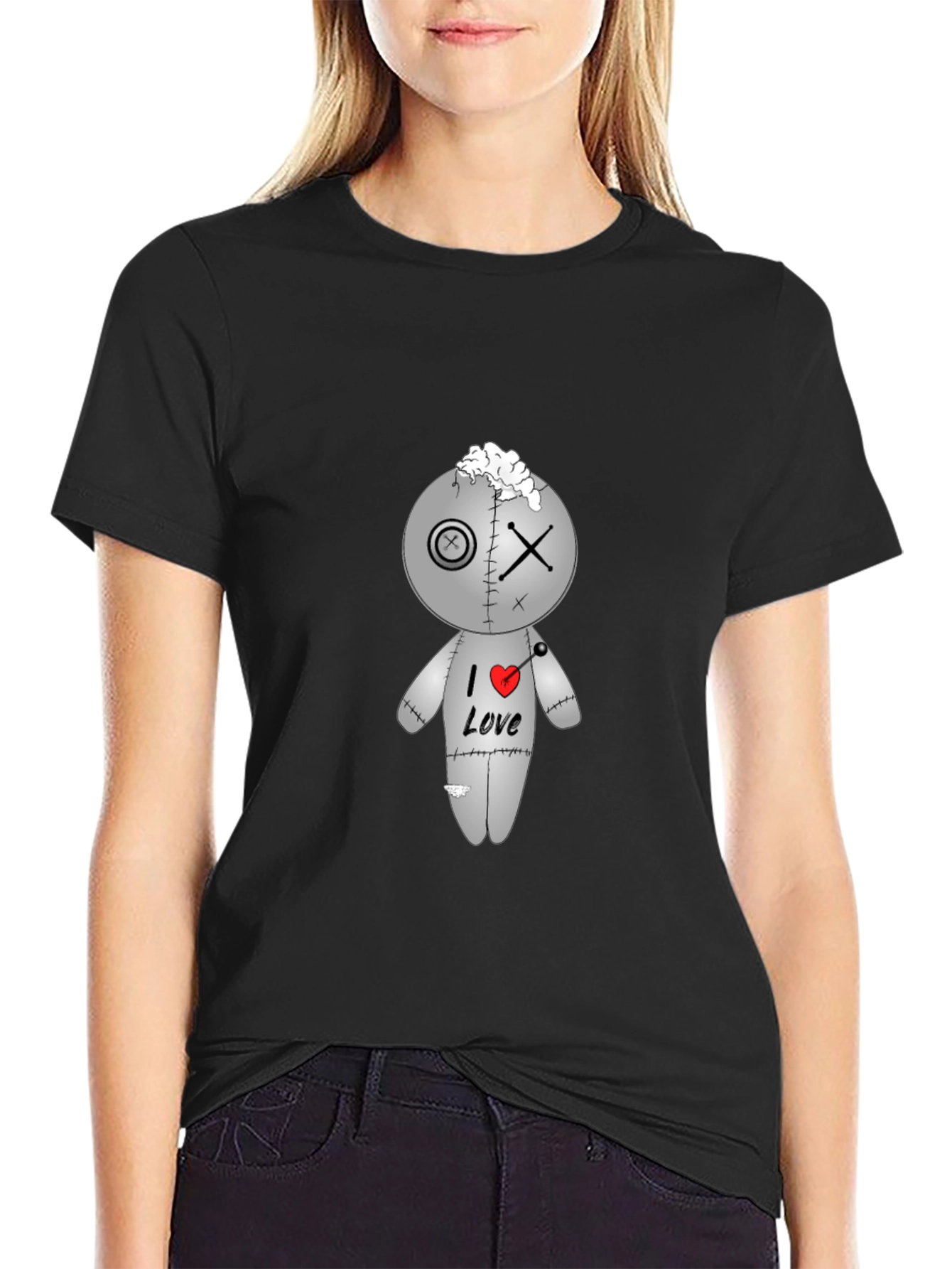 Camiseta Negra con Diseño de Muñeco Vudú Romántico