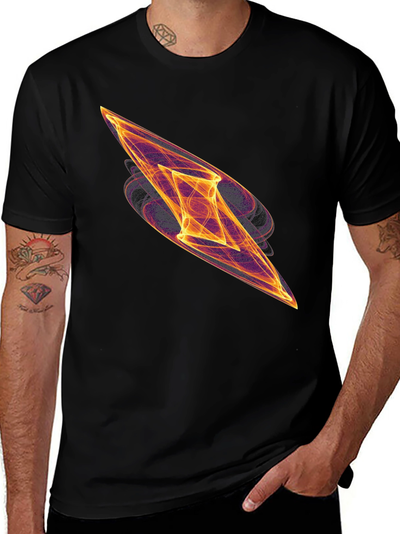 Camiseta Negra con Diseño Abstracto Naranja y Morado