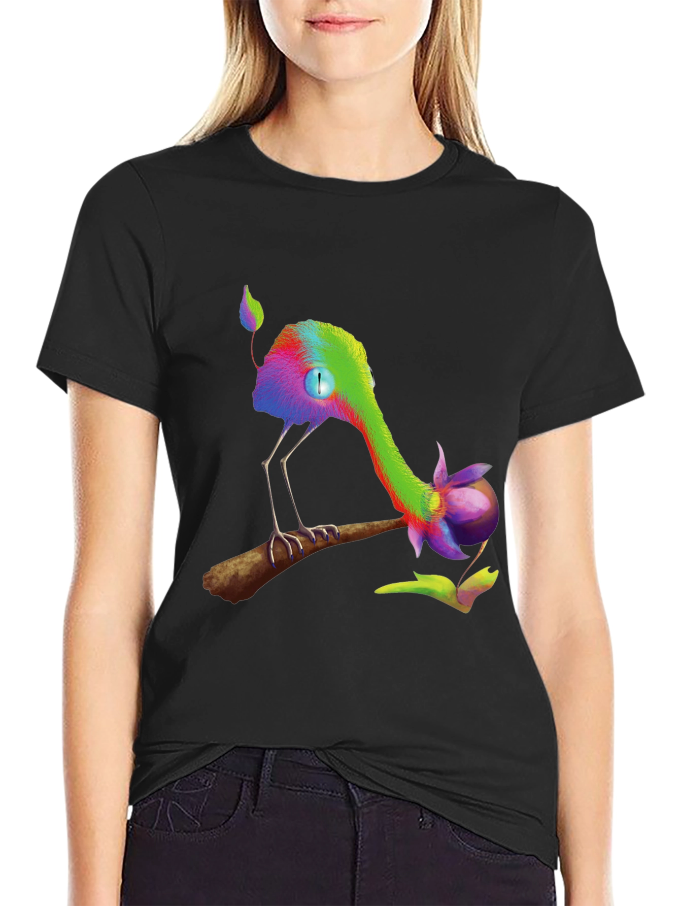 Camiseta Negra con Diseño Abstracto de Ave Colorida