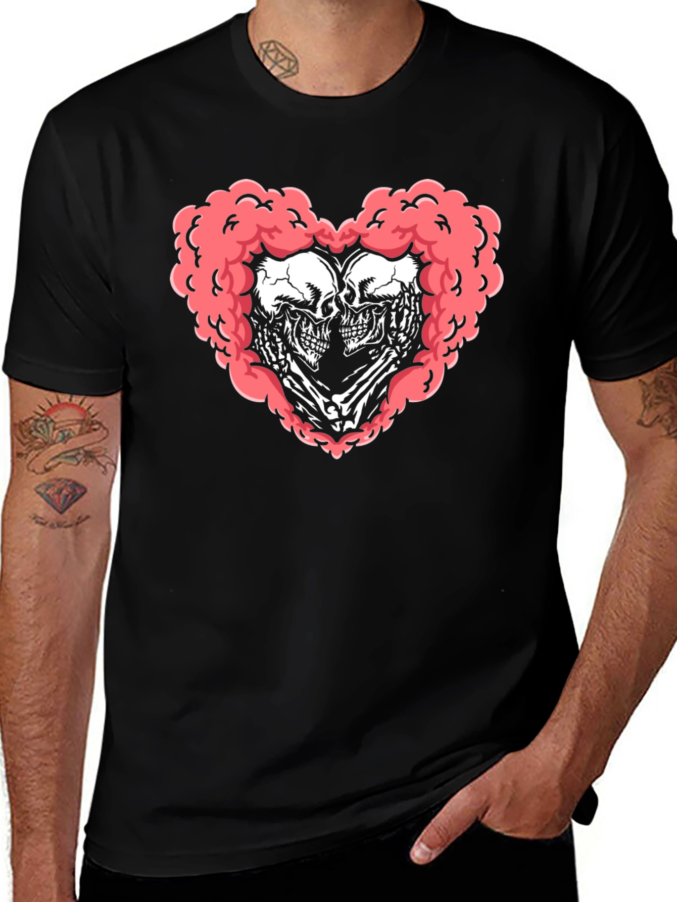 Camiseta Negra con Diseño de Corazón de Calaveras