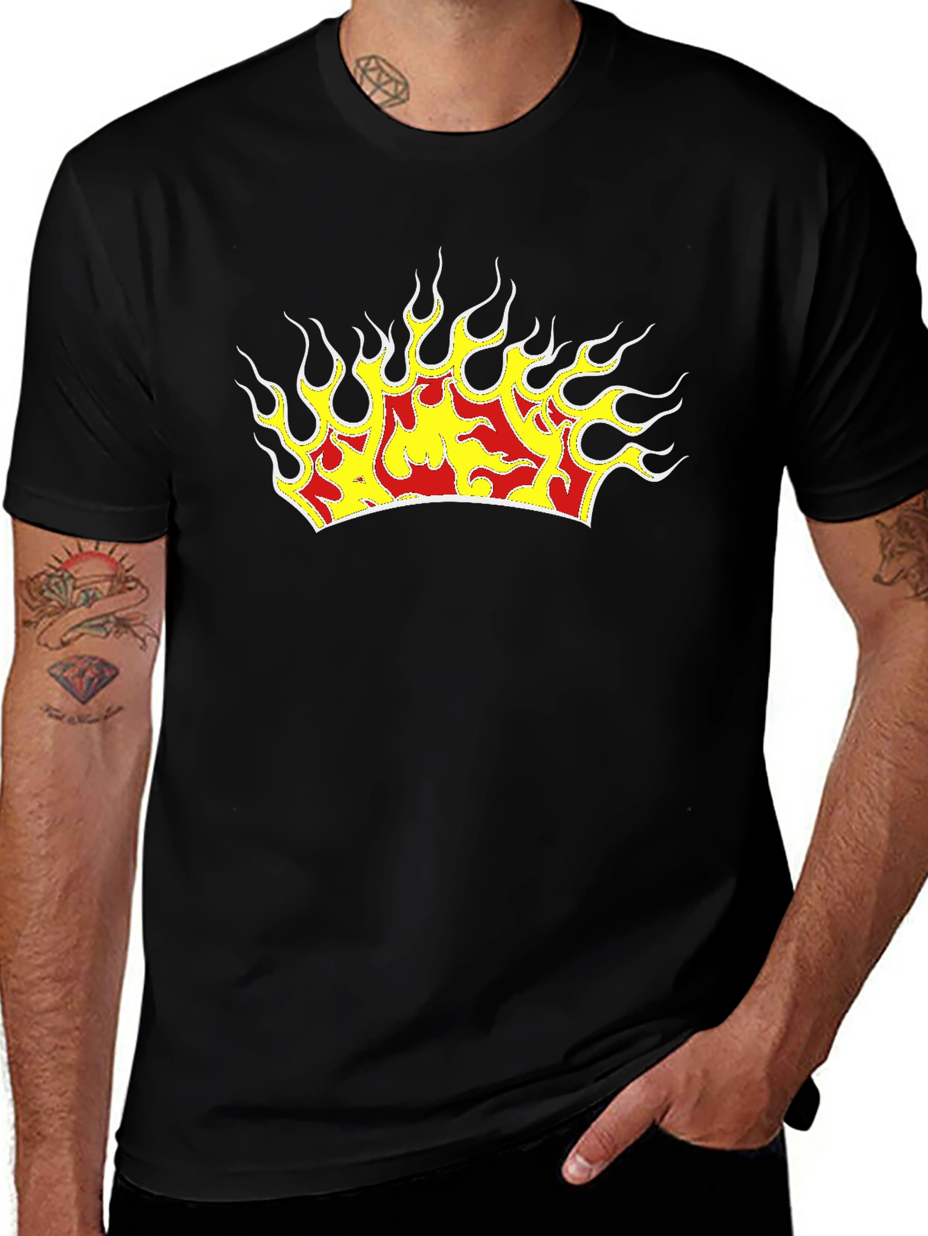 Camiseta Negra con Diseño de Corona de Fuego
