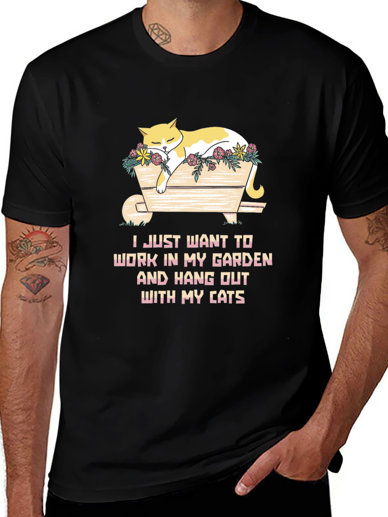 Camiseta Negra con Diseño de Gato Jardinero
