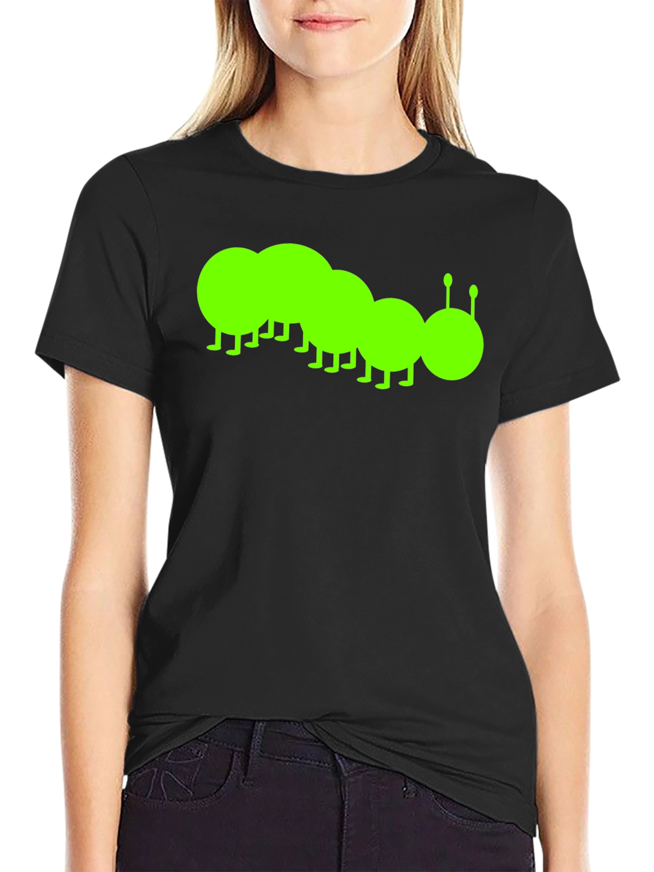 Camiseta Negra con Diseño de Oruga Verde Brillante