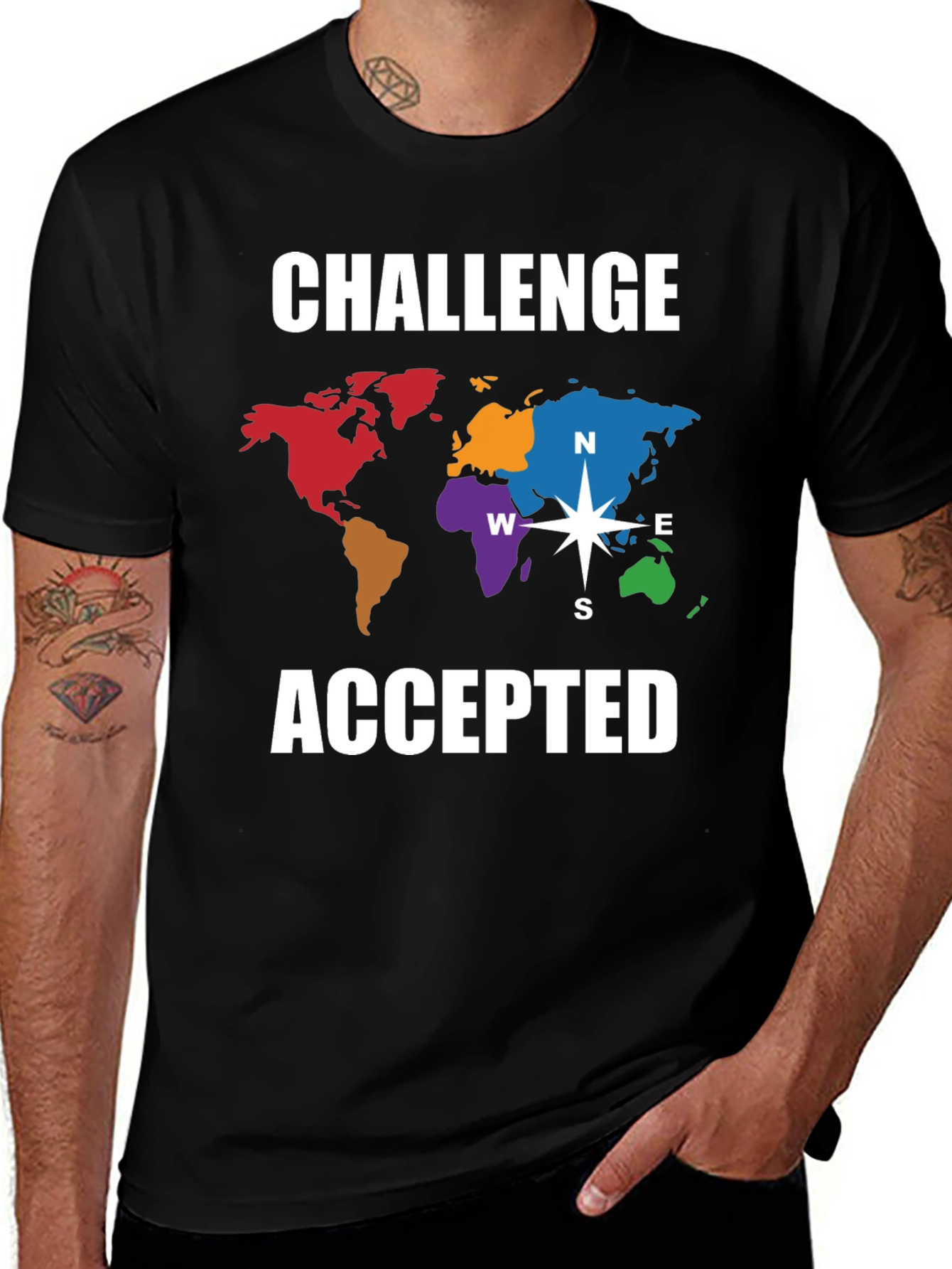 Camiseta Negra Challenge Accepted Mapa Mundial