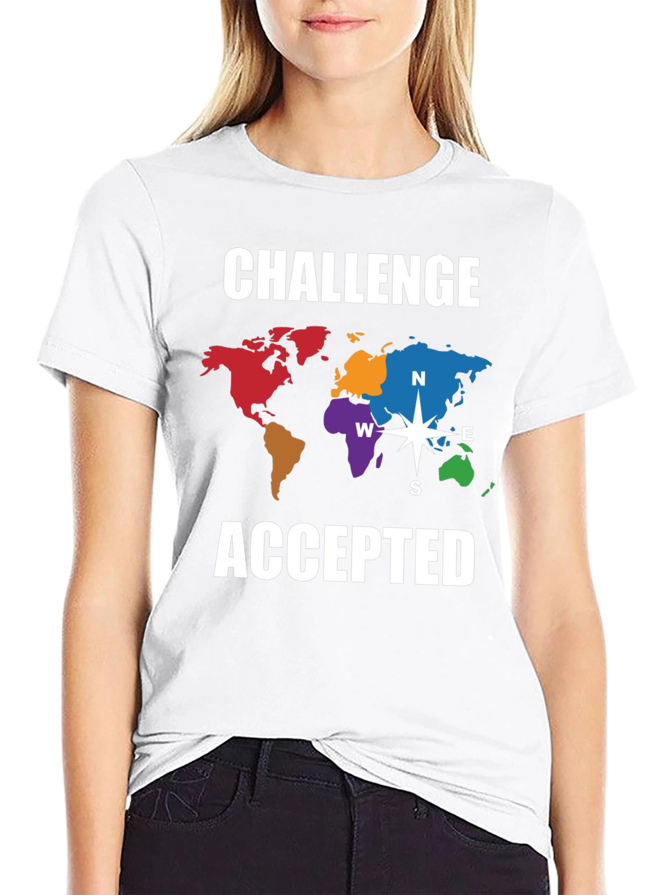 Camiseta Negra Challenge Accepted Mapa Mundial
