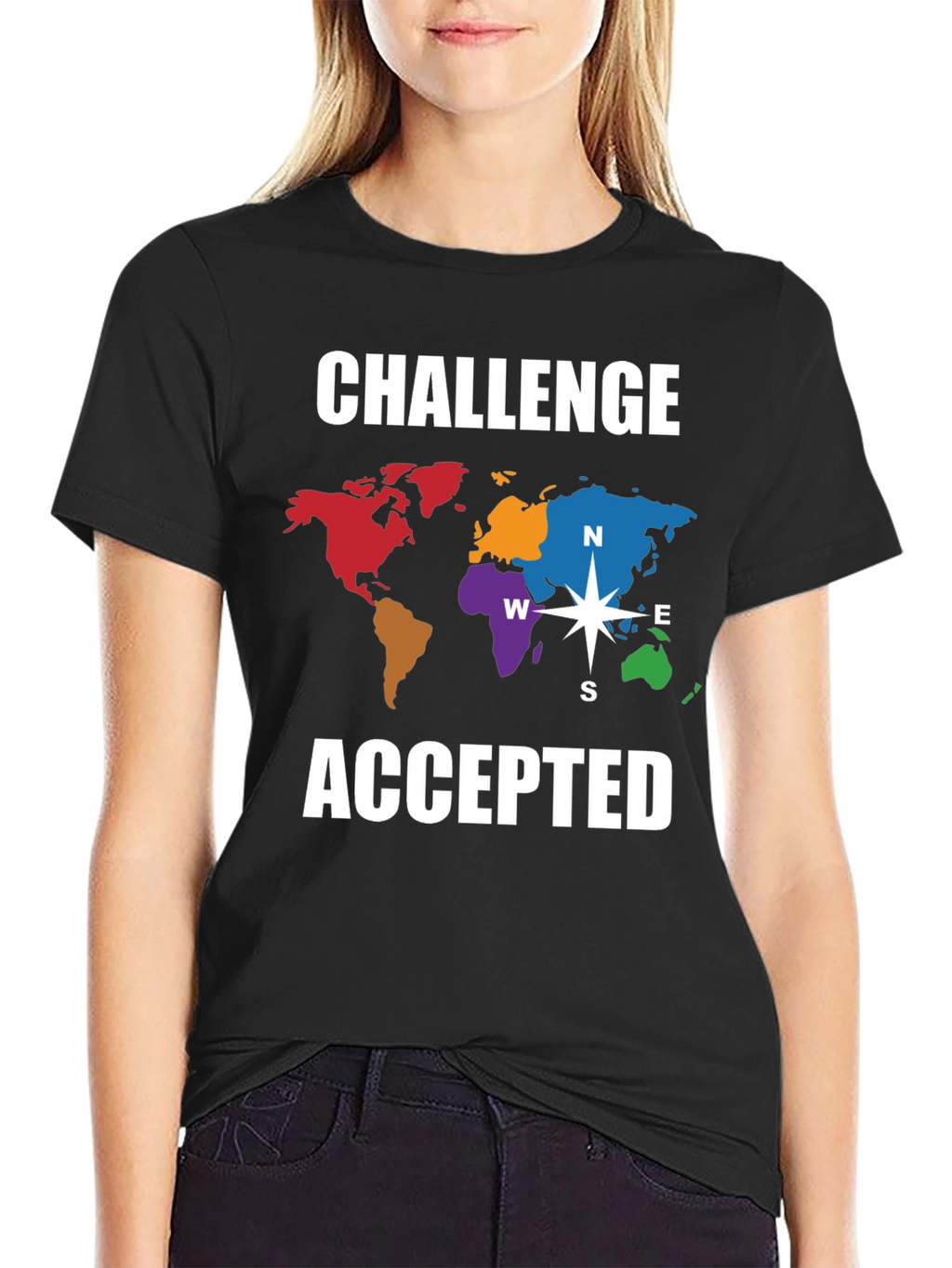 Camiseta Negra Challenge Accepted Mapa Mundial