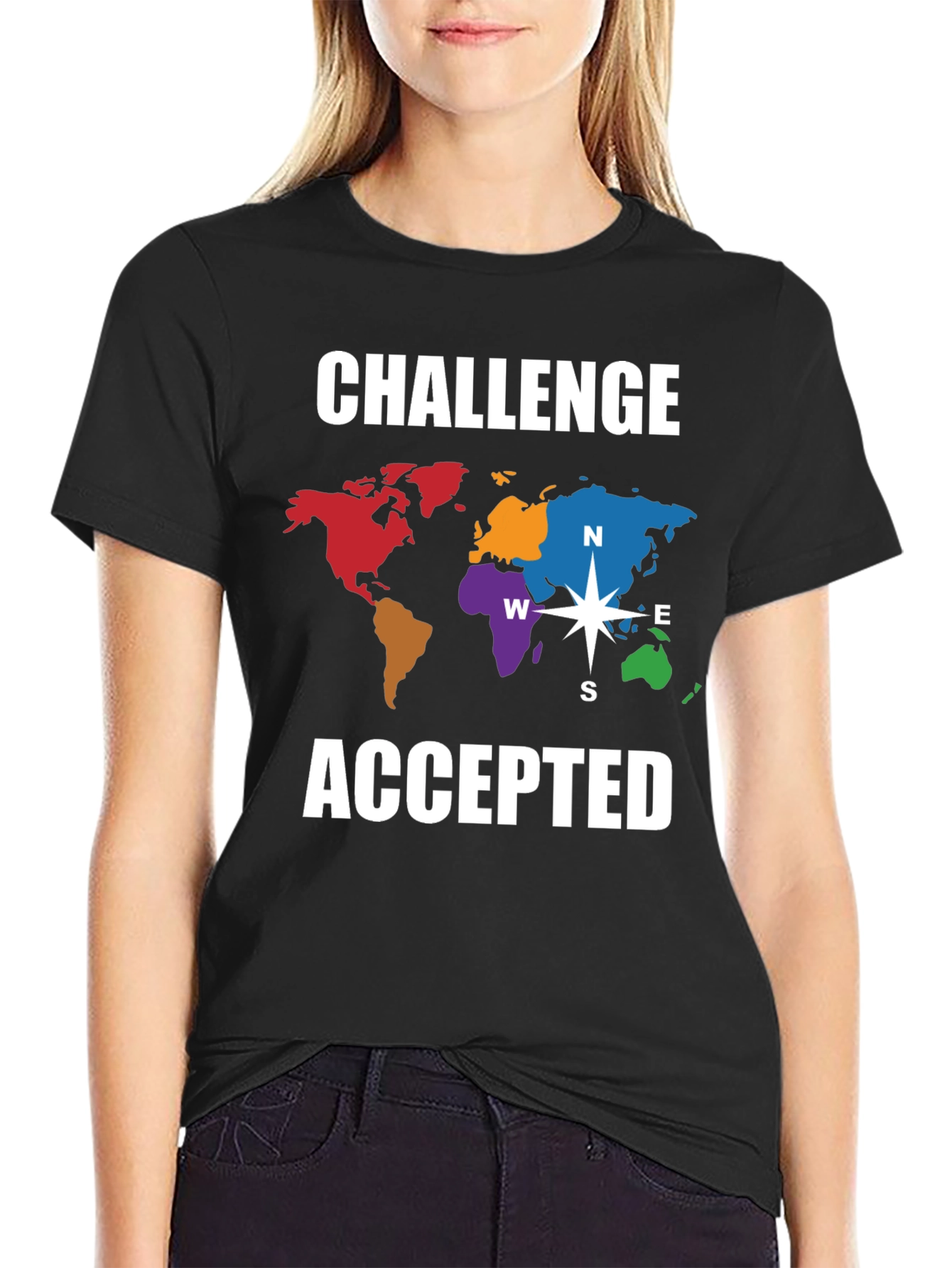 Camiseta Negra Challenge Accepted Mapa Mundial