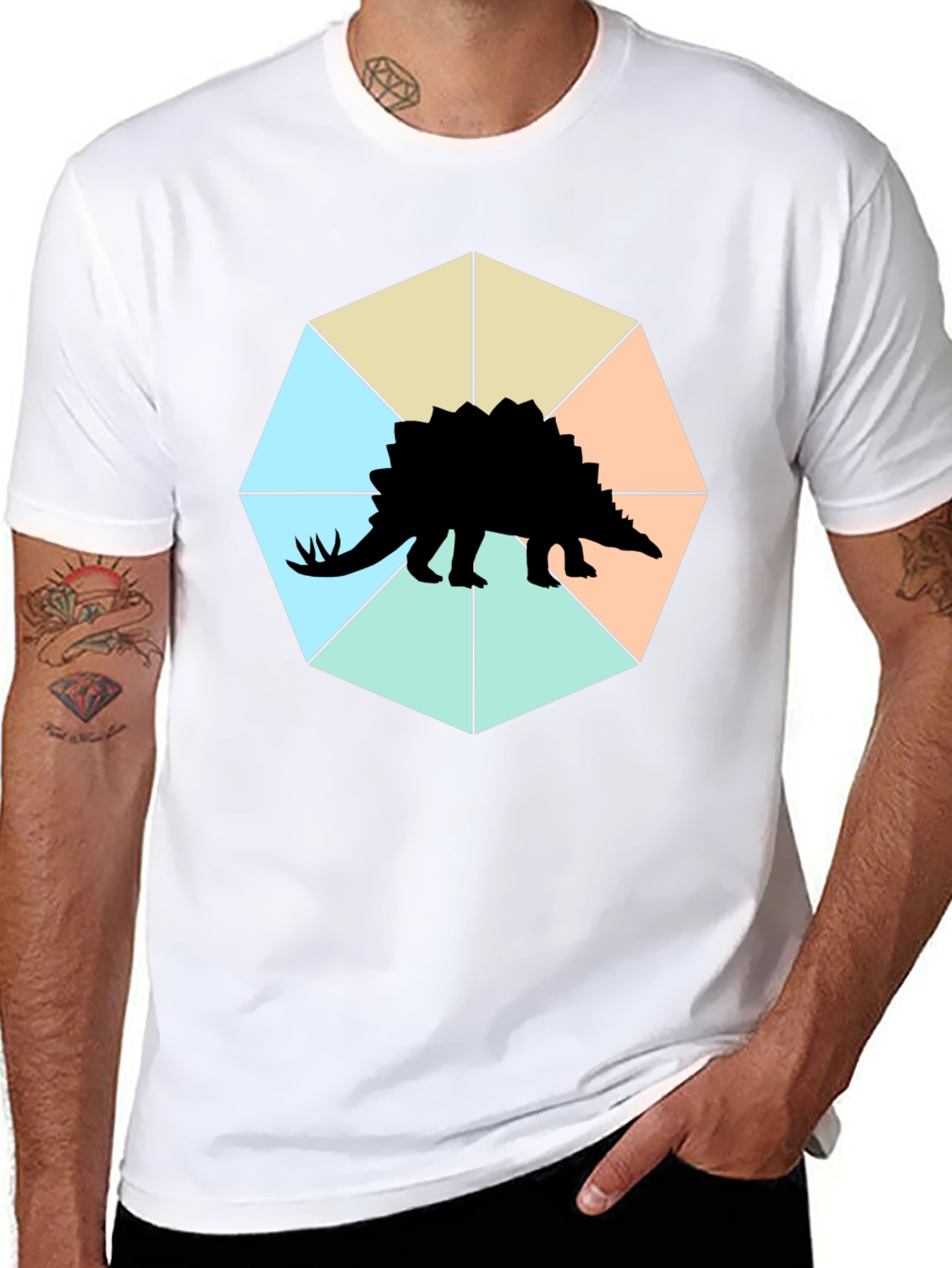 Camiseta Negra con Diseño de Estegosaurio Geométrico