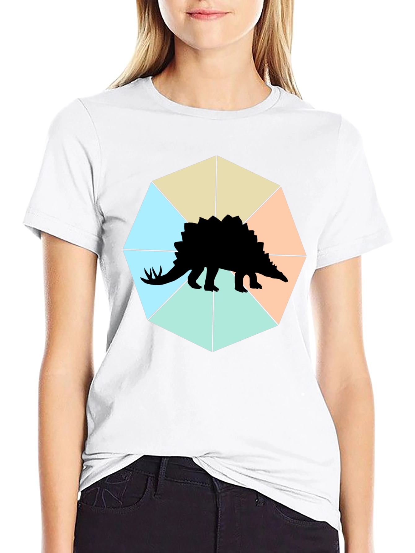 Camiseta Negra con Diseño de Estegosaurio Geométrico