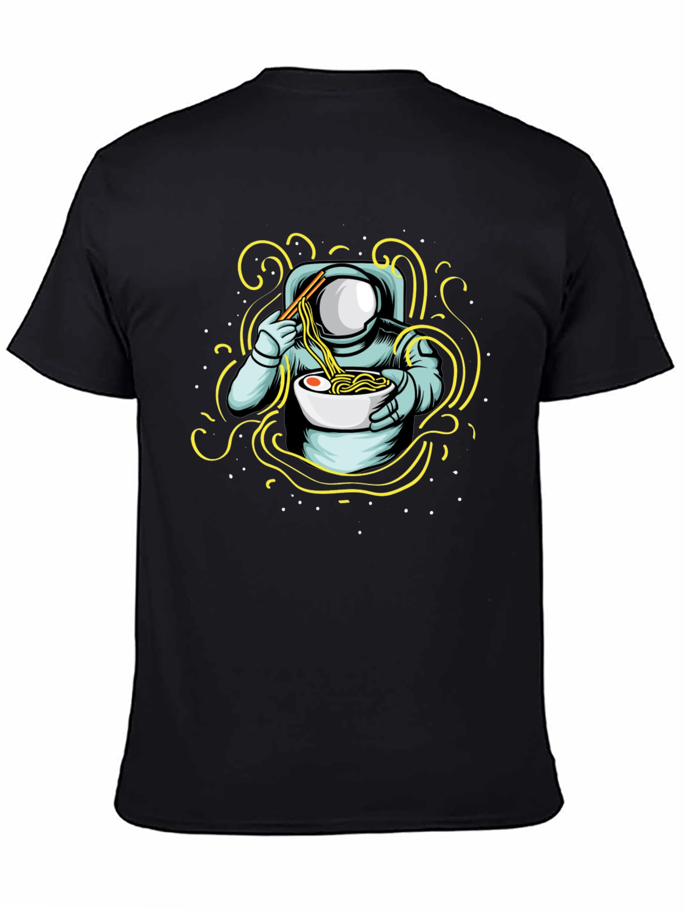 Camiseta Negra Astronauta Comiendo Ramen